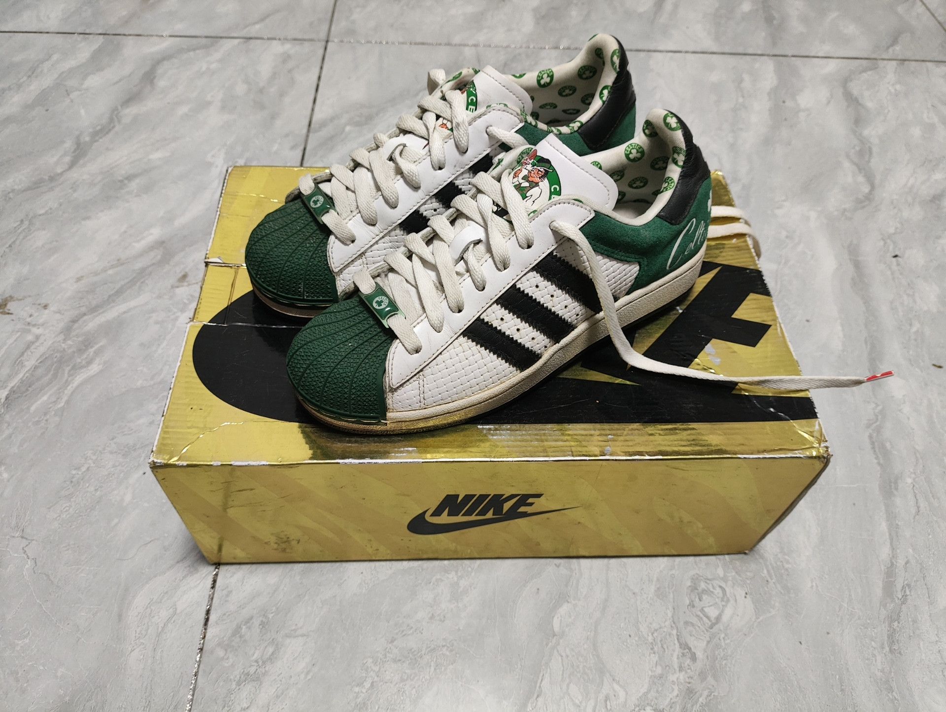Adidas Adidas Limited Green Lowtop Sneakers 10 Men Size US 10 / EU 43 - 1 Thumbnail