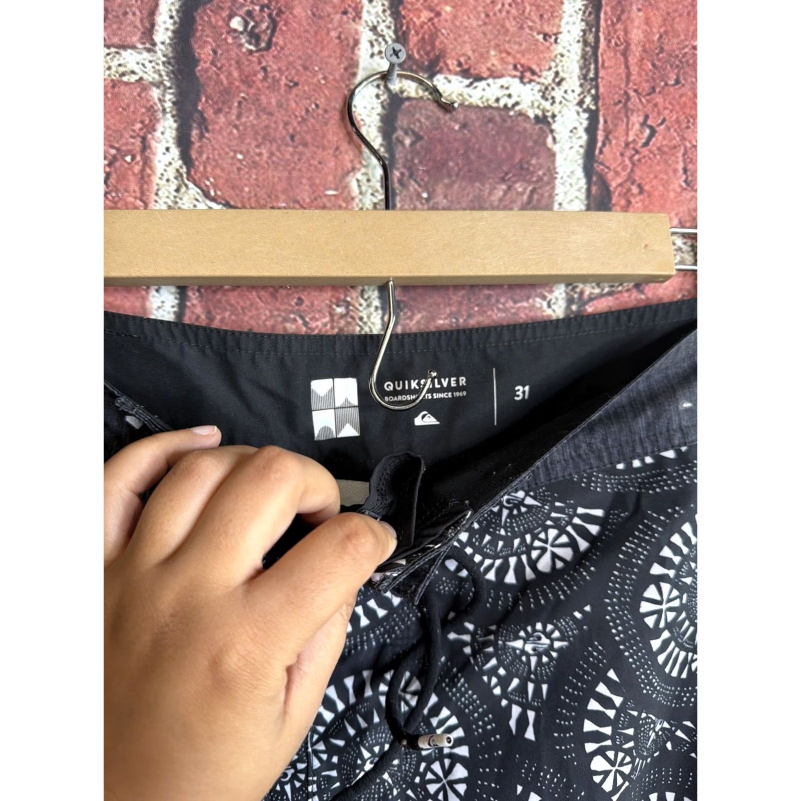Quiksilver Quiksilver Shorts Mens 31 Black Board DryFlight Swim Trunks Men Size Size US 31 - 3 Thumbnail