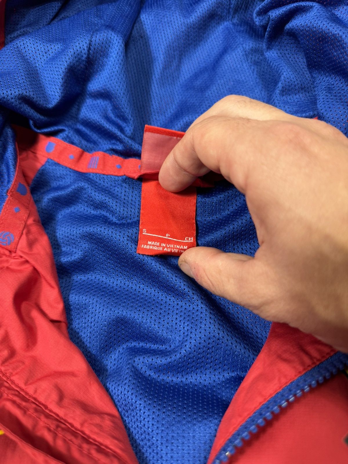 Nike Vintage Nike Barcelona Red Nylon Jacket Size US S / EU 44-46 / 1 - 9 Thumbnail
