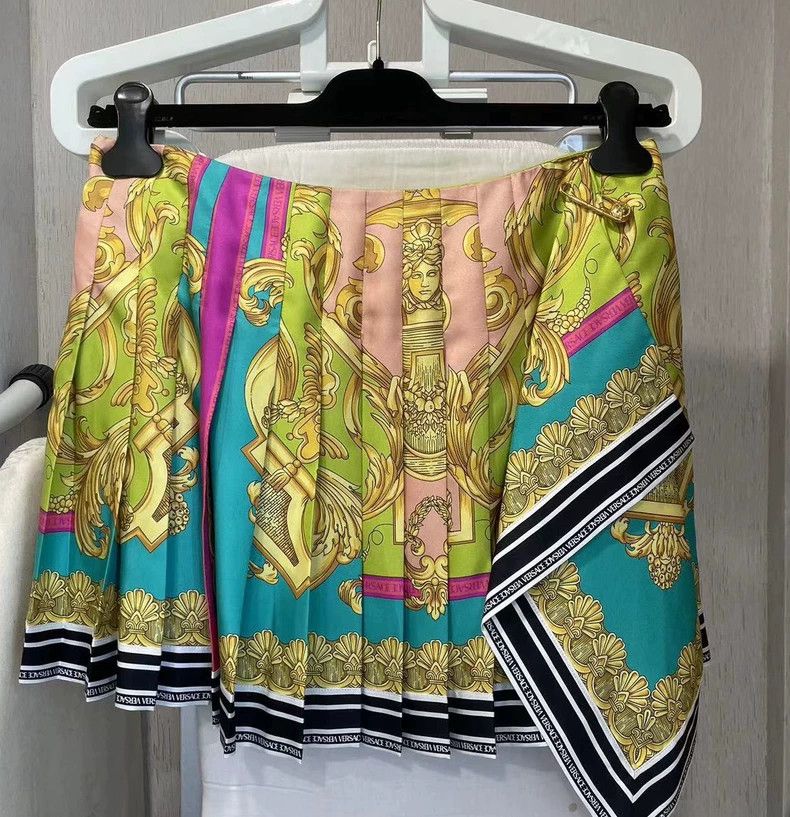 Versace Versace Gold head printed skirt Size L / US 10 / IT 46 - 1 Thumbnail