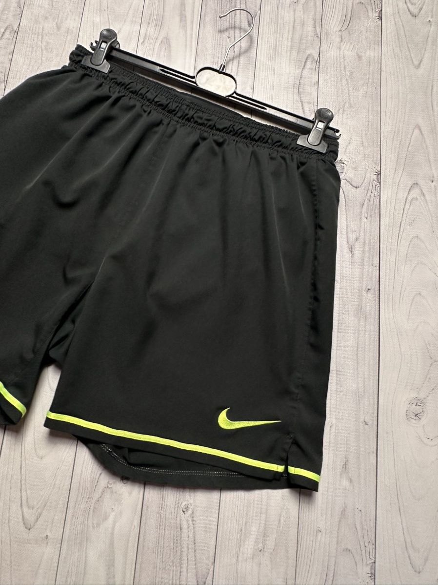 Nike × Vintage Vintage Nike Celtic Soccer shorts size M Size US 32 / EU 48 - 3 Thumbnail