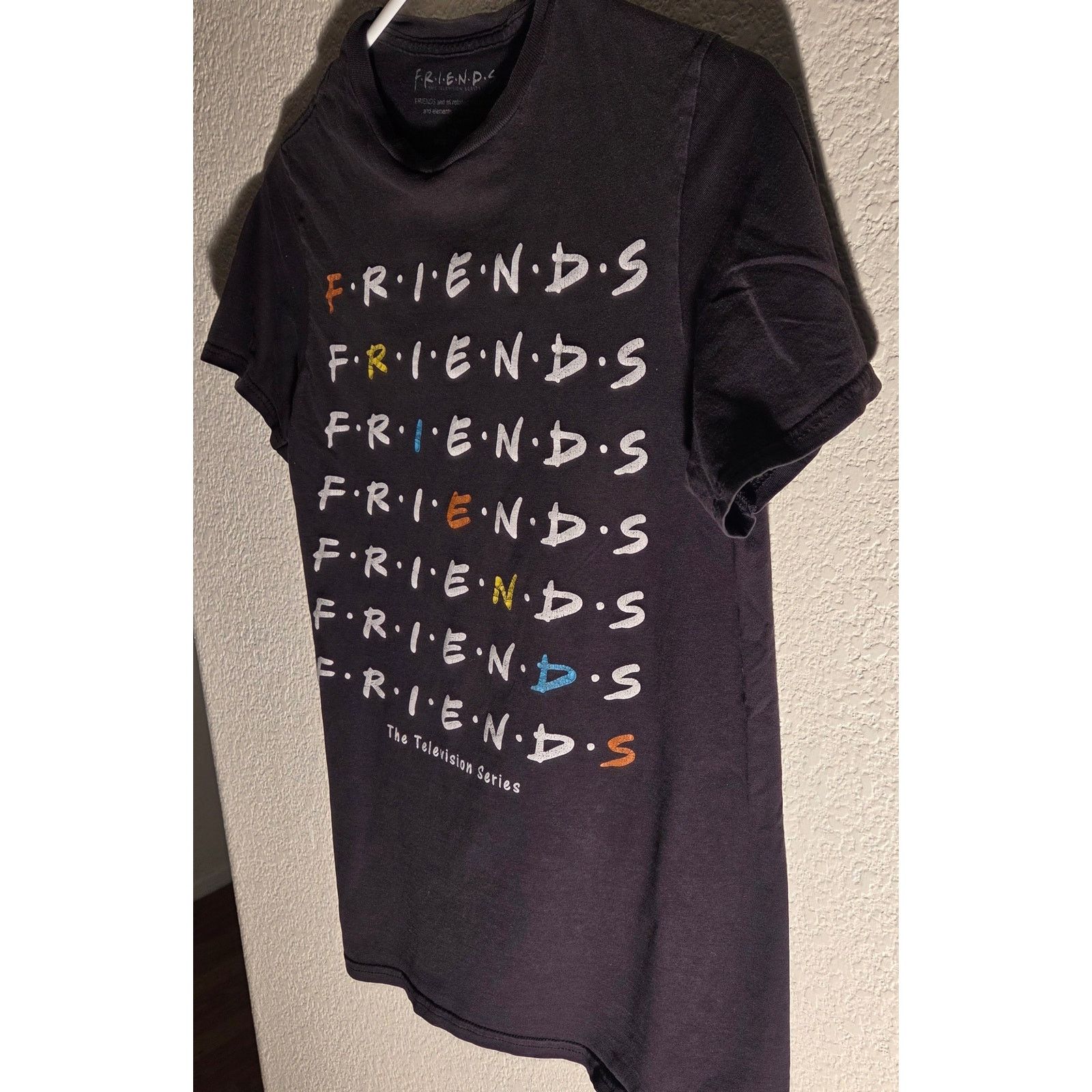 Amongst Friends Vintage Black F.R.I.E.N.D.S T-Shirt - Women's Small Size S / US 4 / IT 40 - 3 Thumbnail
