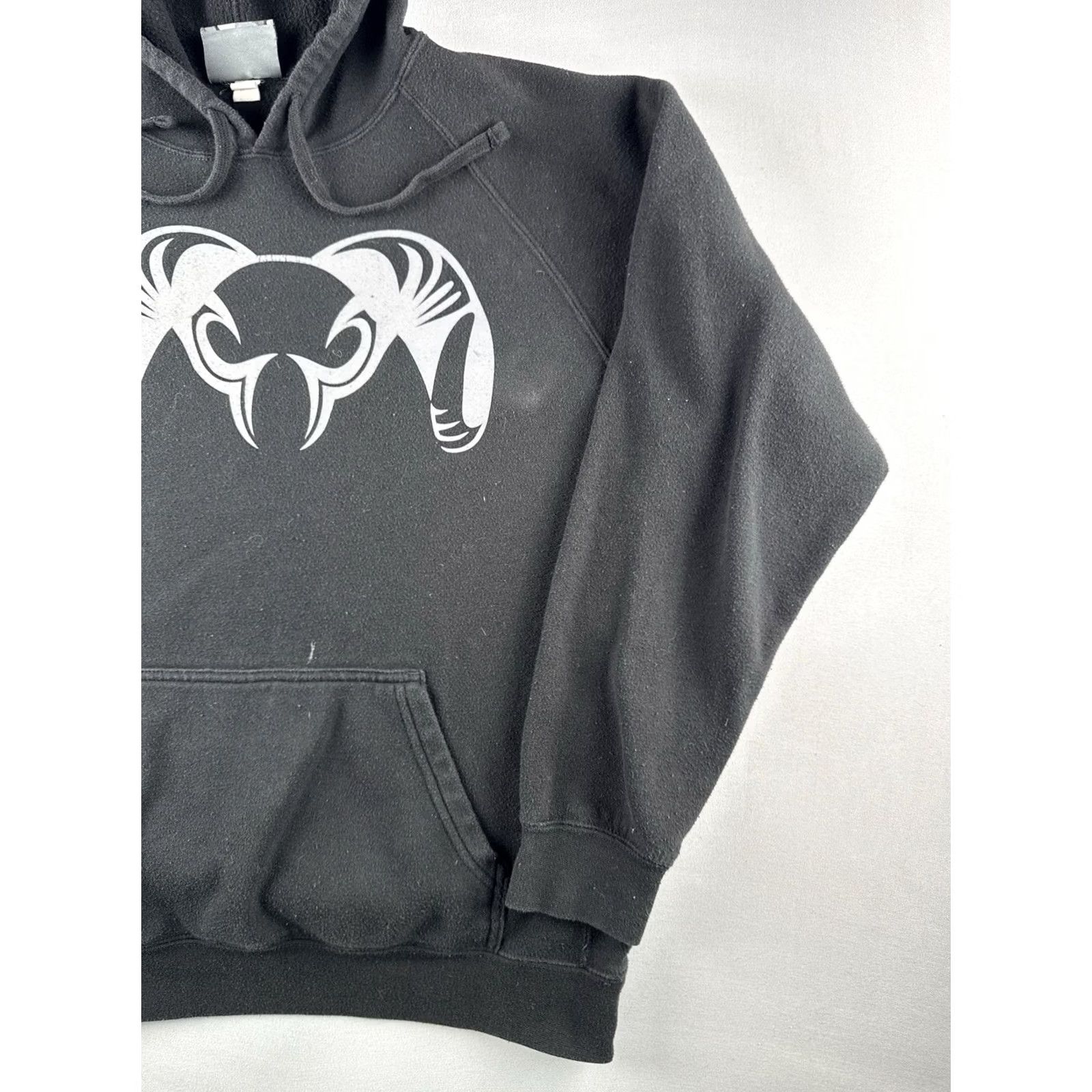 Logo 7 KUIU Hoodie Black Ram Logo Graphic Print Pullover Outdoor Performance Size L Men Regular Hooded Pockets Front Kangaroo Logo Size US L / EU 52-54 / 3 - 3 Thumbnail