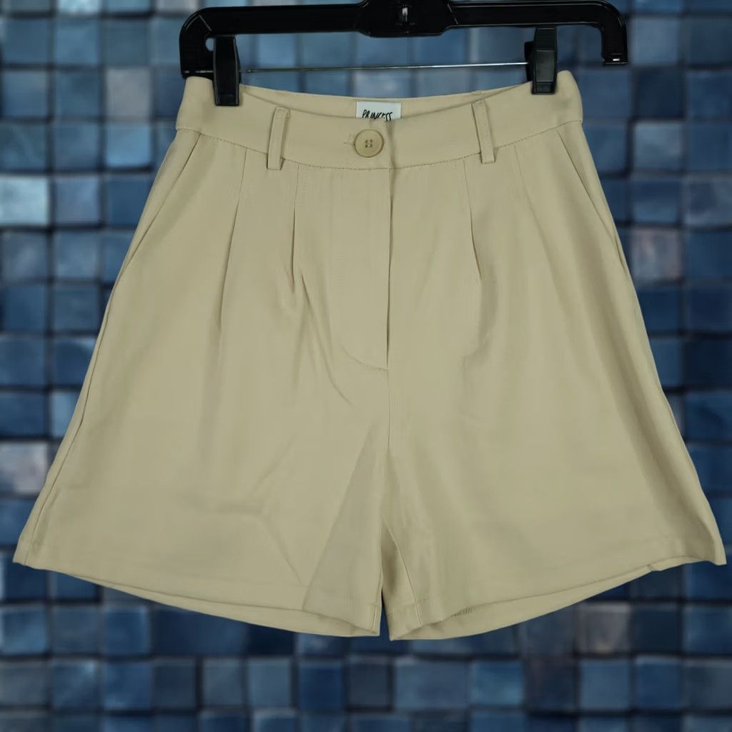 PRINCESS POLLY Princess Polly Archer cream Women's casual shorts Size 2 NEW Ivory Regular 2 size Women Casual Shorts Modern Ladies Womens 90s Size 26" / US 2 / IT 38 - 1 Thumbnail