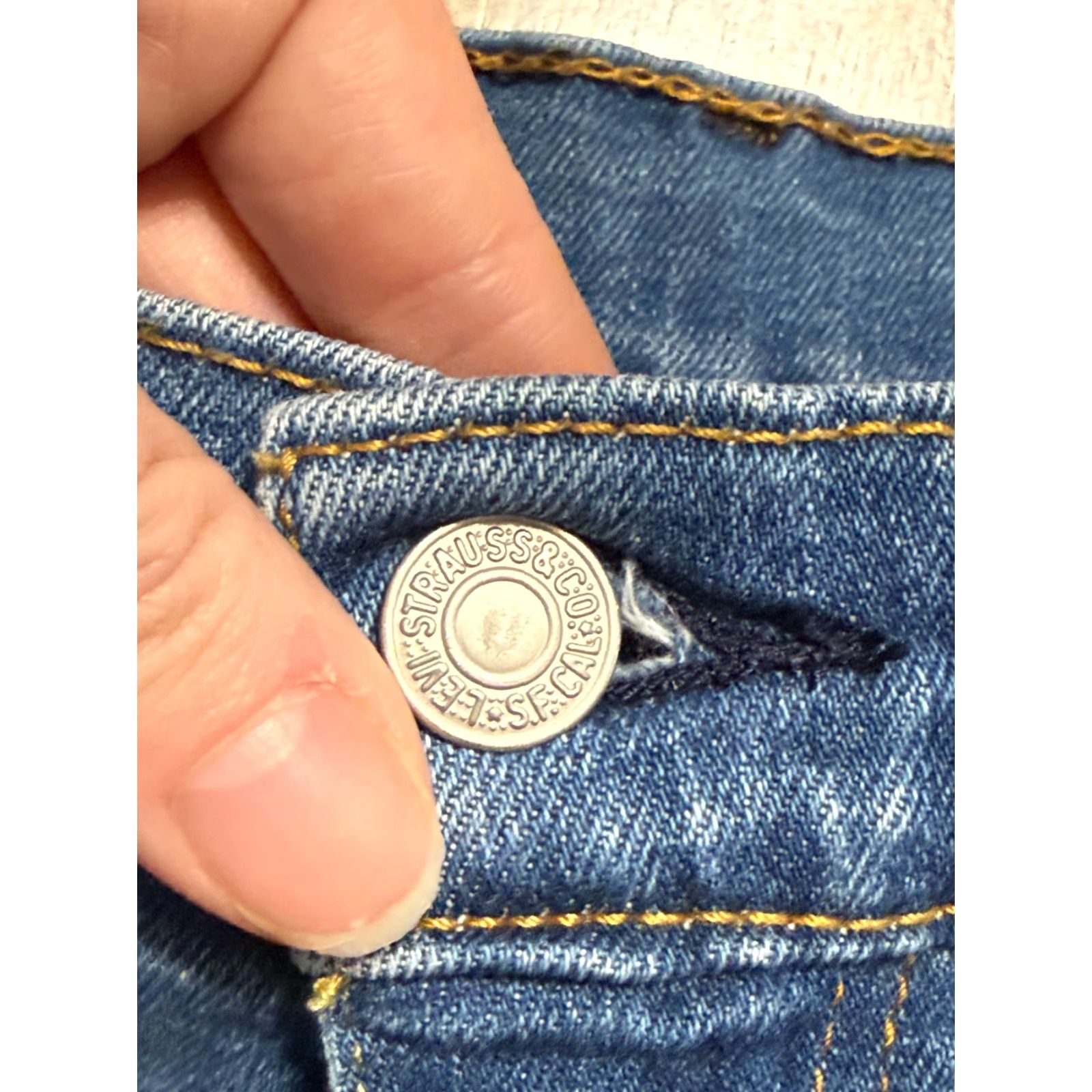 Levi's Levi's Jeans Men 33x34 Blue Denim Straight Leg Mid Rise 5-Pocket Design Cotton Jeans Material Pockets Regular Fit Zip 31 Inseam Size US 33 - 4 Thumbnail