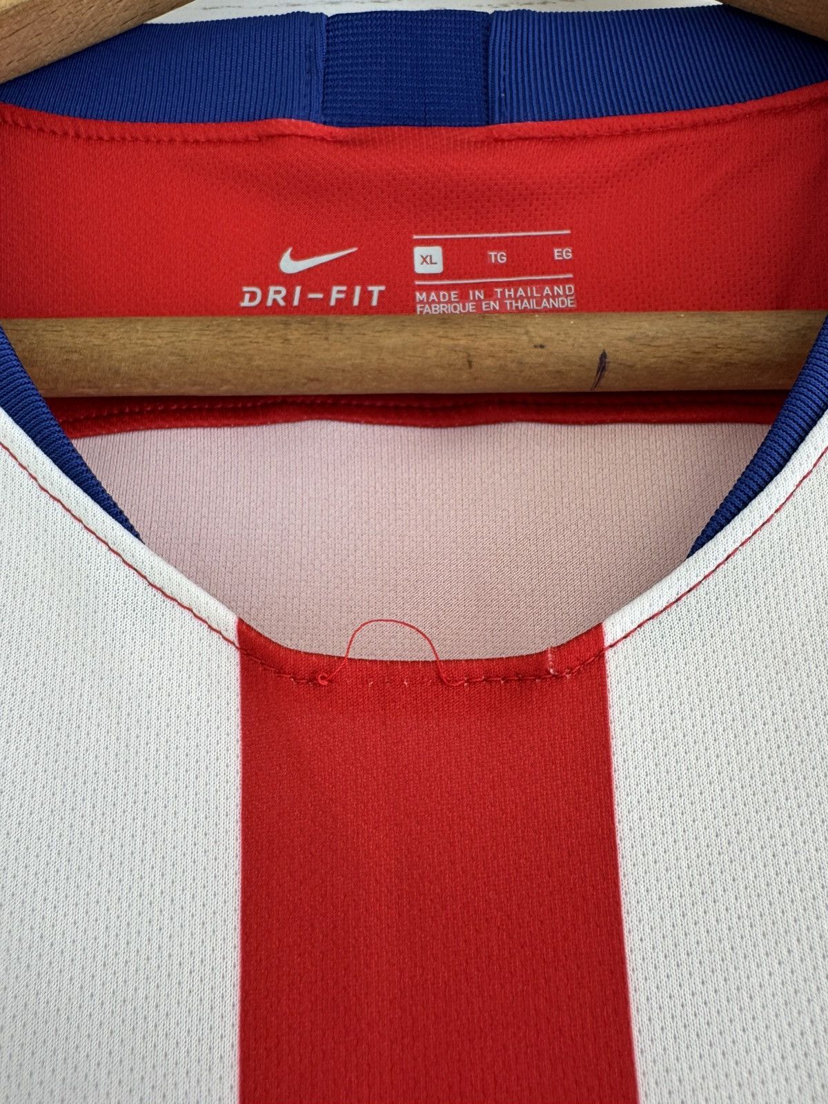 Nike Atletico Madrid 2019-2020 Home Soccer Jersey Football Shirt Size US XL / EU 56 / 4 - 14 Thumbnail