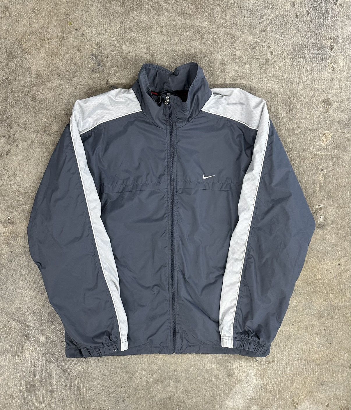 Nike × Vintage Vintage Y2K 00s Nike Silver Zip Up Windbreaker Size US L / EU 52-54 / 3 - 1 Thumbnail