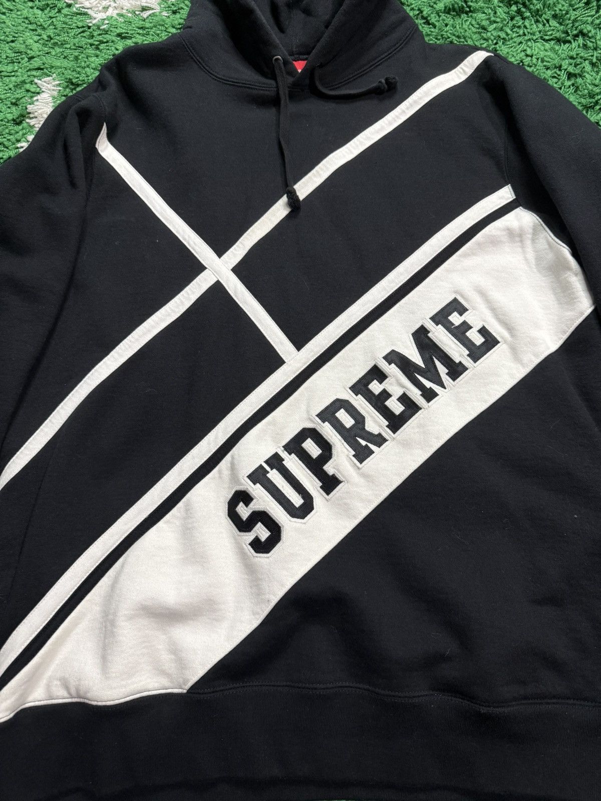 Supreme Supreme Diagonal Hooded Sweatshirt SS18 Size Large Size US L / EU 52-54 / 3 - 2 Thumbnail