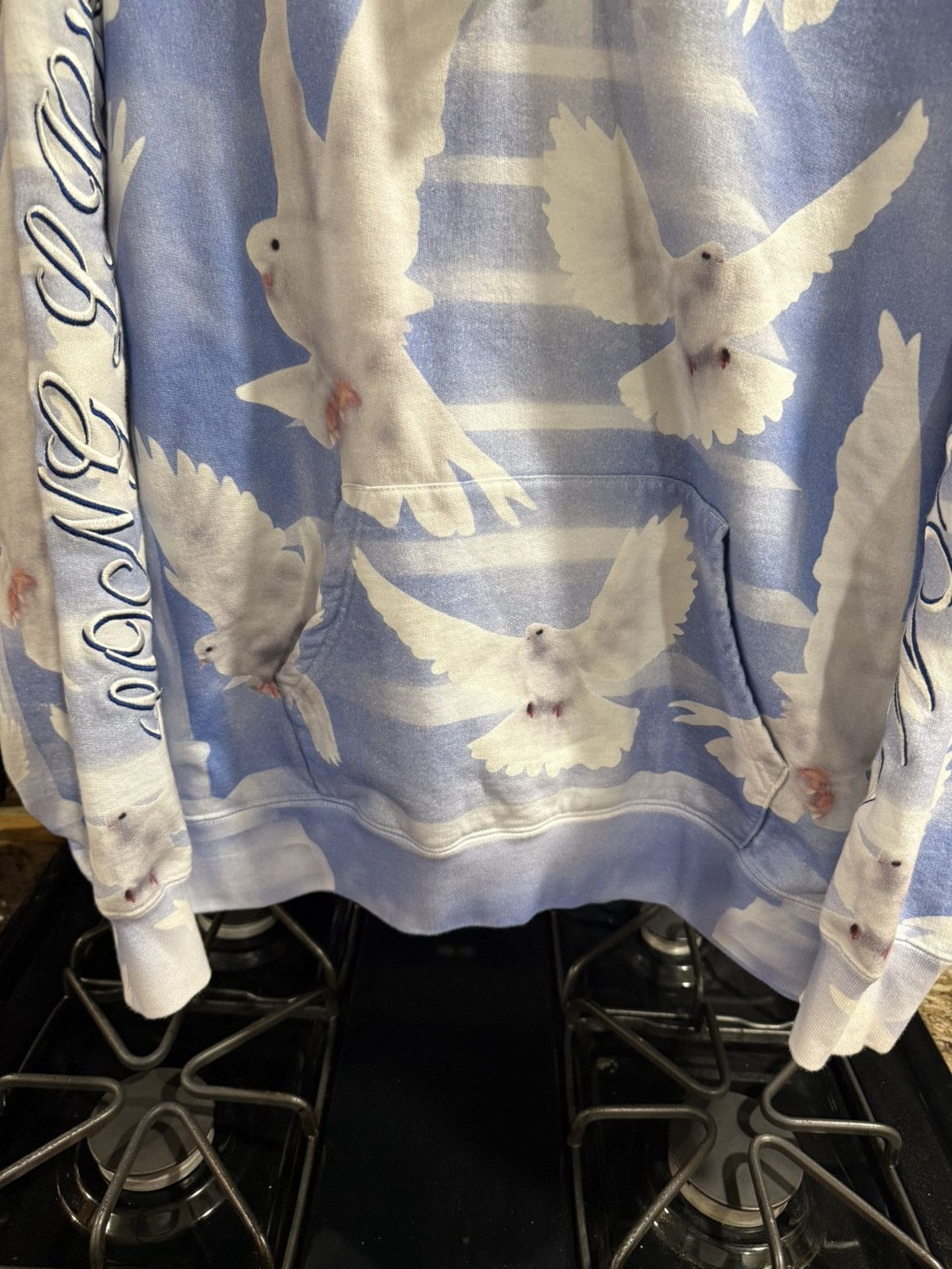Supreme Supreme Doves Hoodie Size Large Size US L / EU 52-54 / 3 - 3 Thumbnail