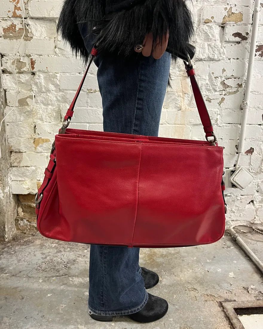 Yves Saint Laurent 2000s Yves Saint Laurent By Tom Ford Red Leather Mombasa Black Horn Handle Bag Size ONE SIZE - 3 Thumbnail