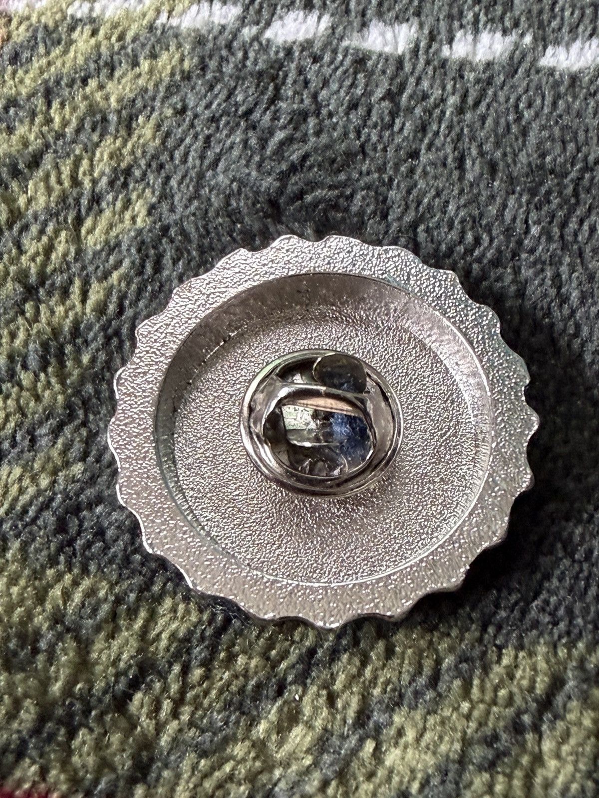 Palace Palace Bottle Cap Pin Size ONE SIZE - 3 Thumbnail