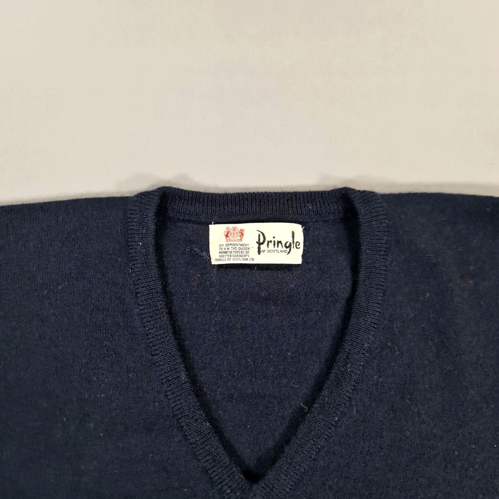 Vintage Pringle Jumper Navy Blue M Wool Knit V-Neck Pullover Mens Size US M / EU 48-50 / 2 - 2 Thumbnail