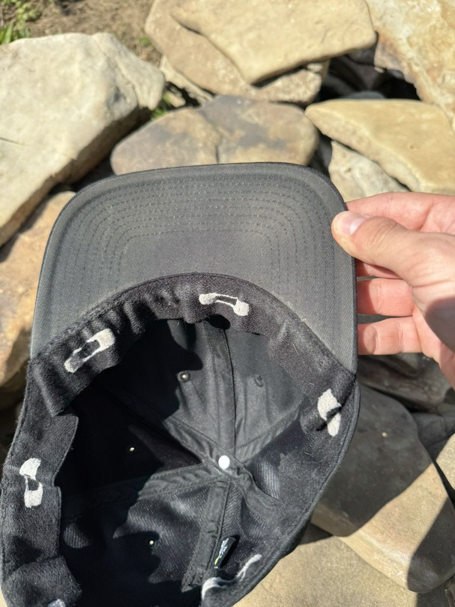 Vintage Vintage Oakley Metal logo Y2k Cap Size ONE SIZE - 7 Thumbnail