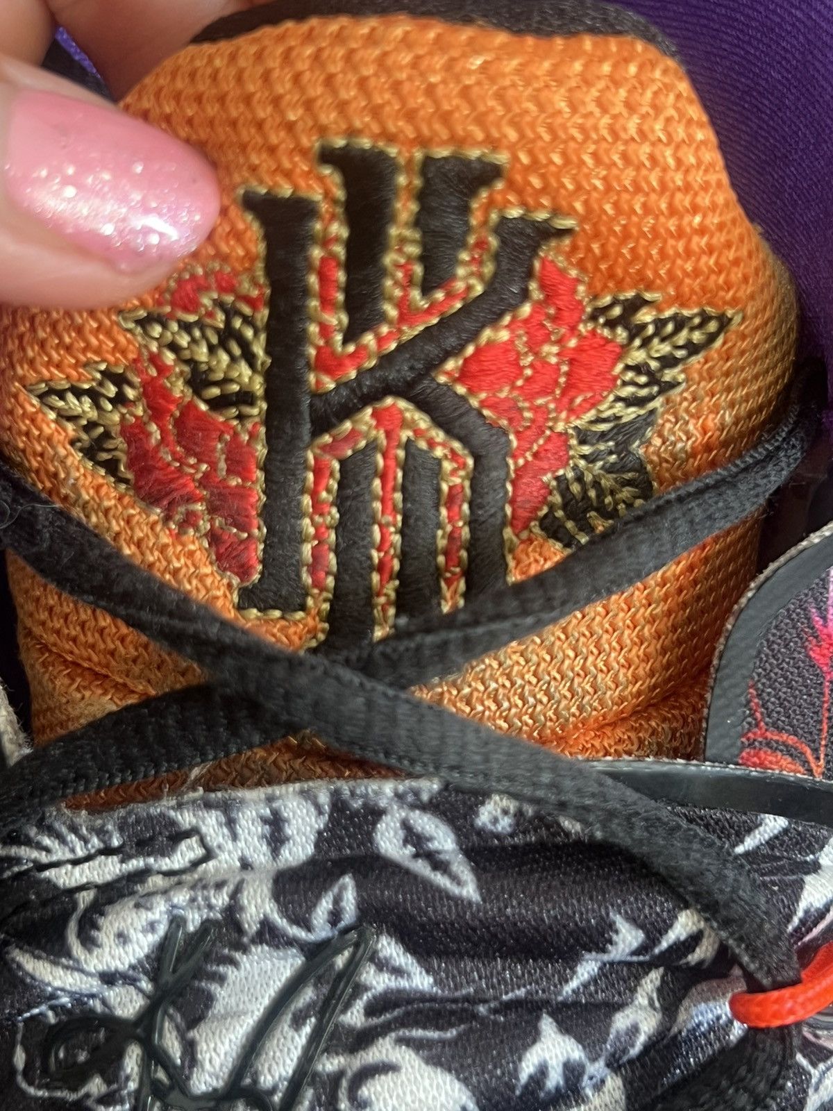 Nike Kyrie x Chinese new year Size US 9 / EU 42 - 2 Thumbnail