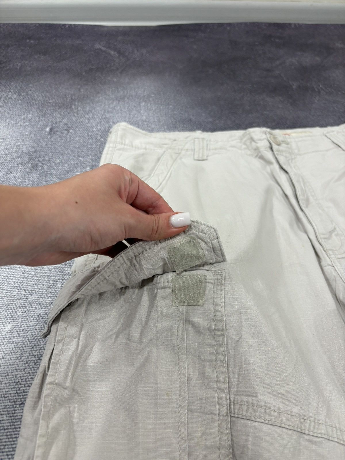 Wrangler Vintage Wrangler Relaxed Fit Hype Beige Utility Cargo Shorts Size US 38 / EU 54 - 8 Thumbnail