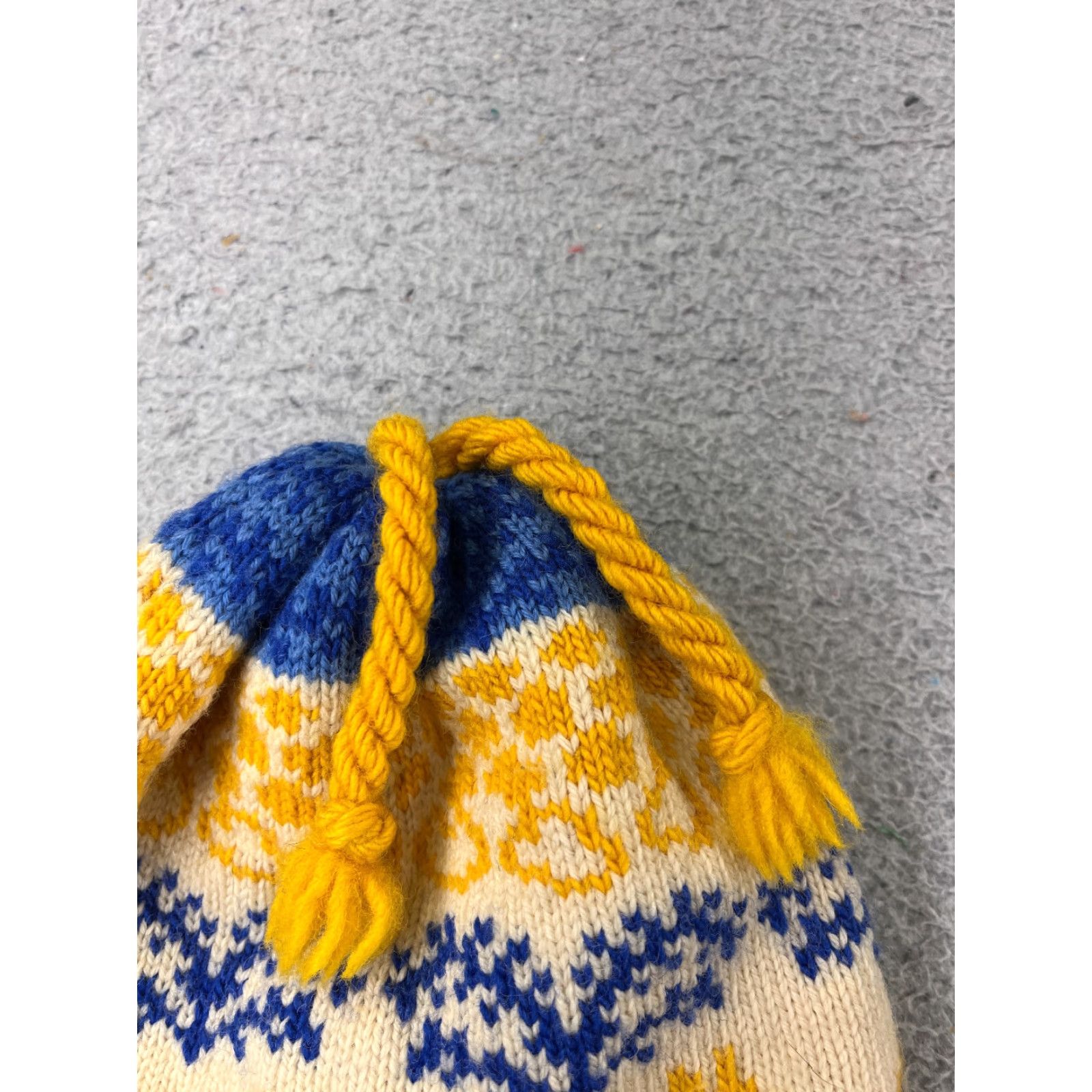 Vintage DaBec Beanie Toque Adult Blue Yellow Kangaroo Knit Tassel Acrylic Blend Made USA Size ONE SIZE - 3 Thumbnail