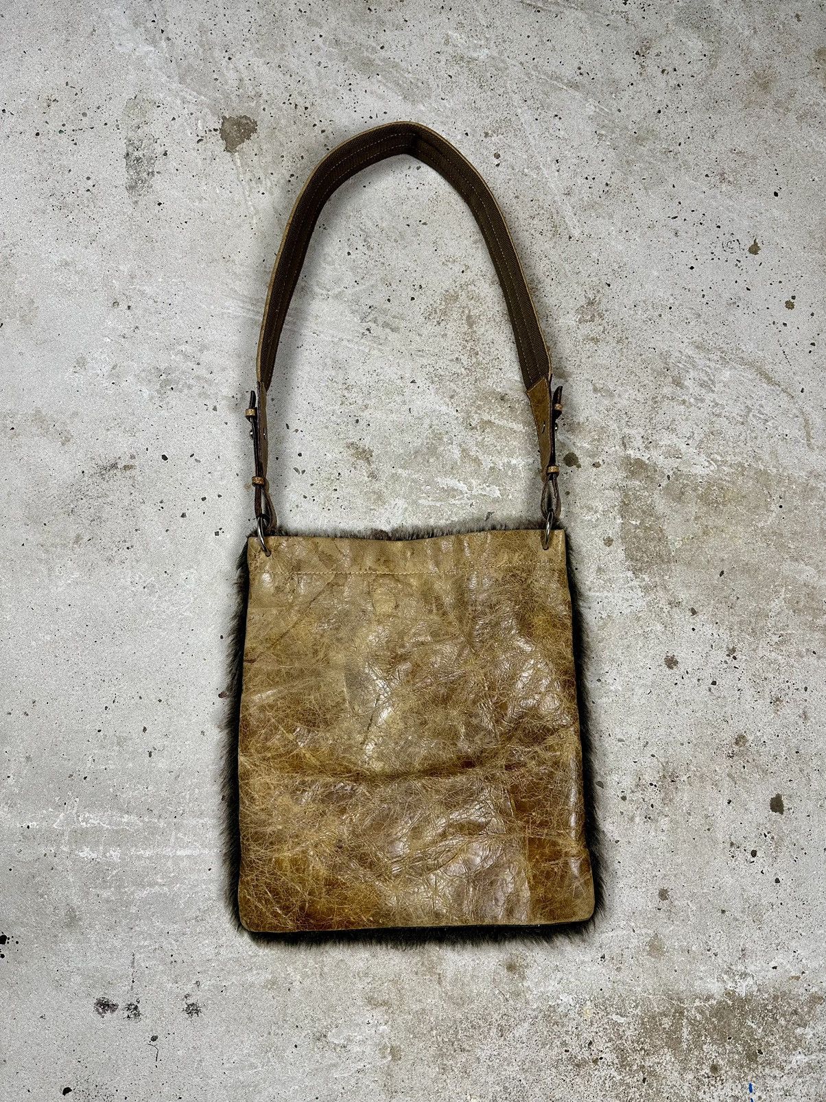 Japanese Brand Vintage Y2K Faux Fur Avant Garde Japanese Shoulder Bag Size ONE SIZE - 2 Thumbnail
