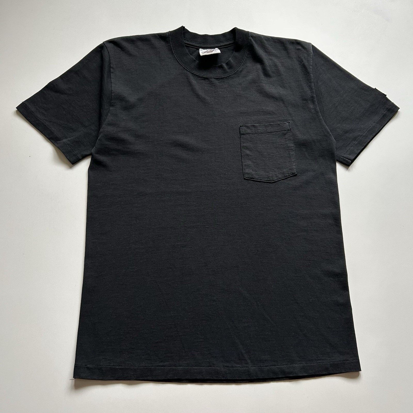 Vintage Vintage Faded Black Pocket T-Shirt Large 90s Single Stitch Size US L / EU 52-54 / 3 - 1 Thumbnail
