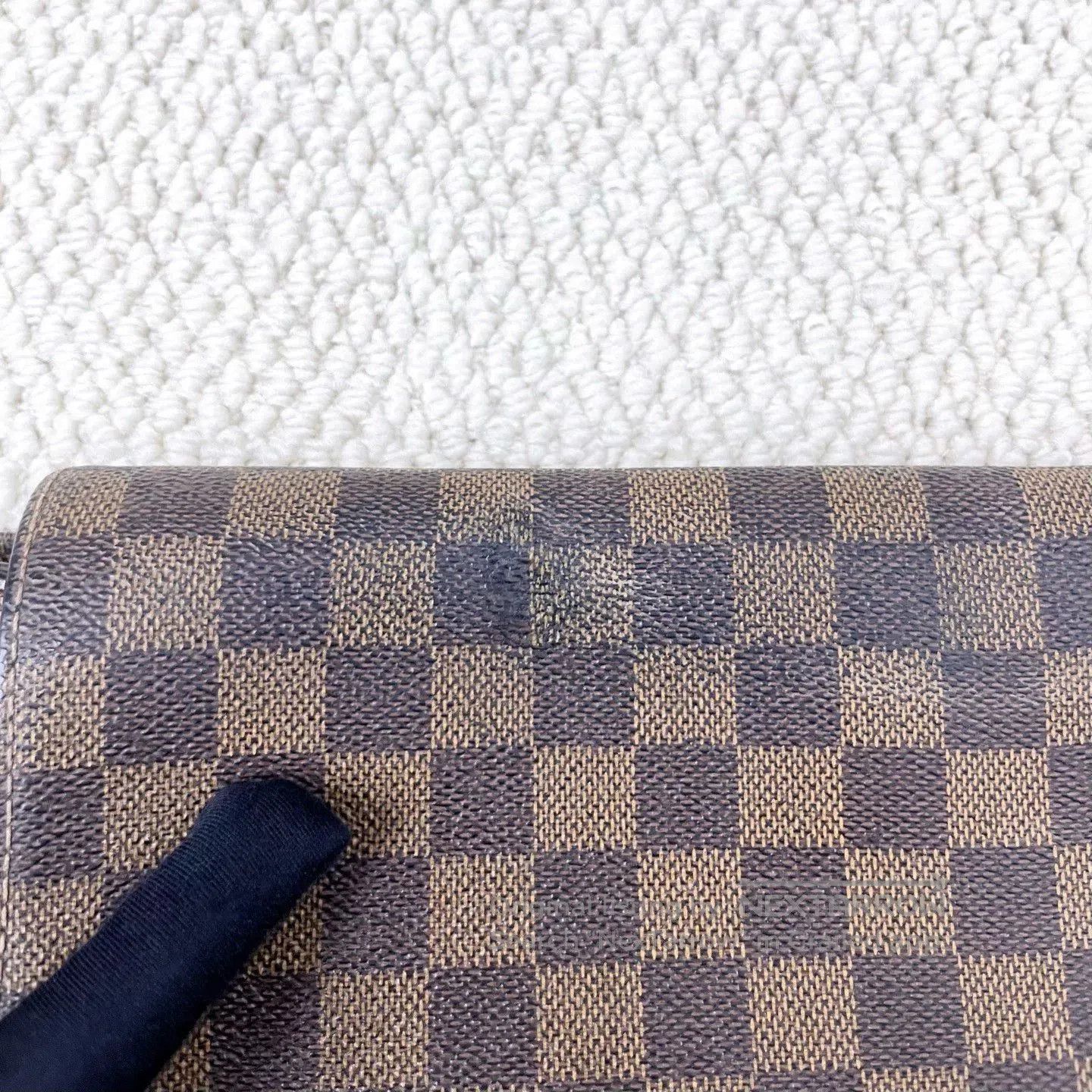 Louis Vuitton Louis Vuitton Damier Ebene Messenger Bag. Size ONE SIZE - 7 Thumbnail
