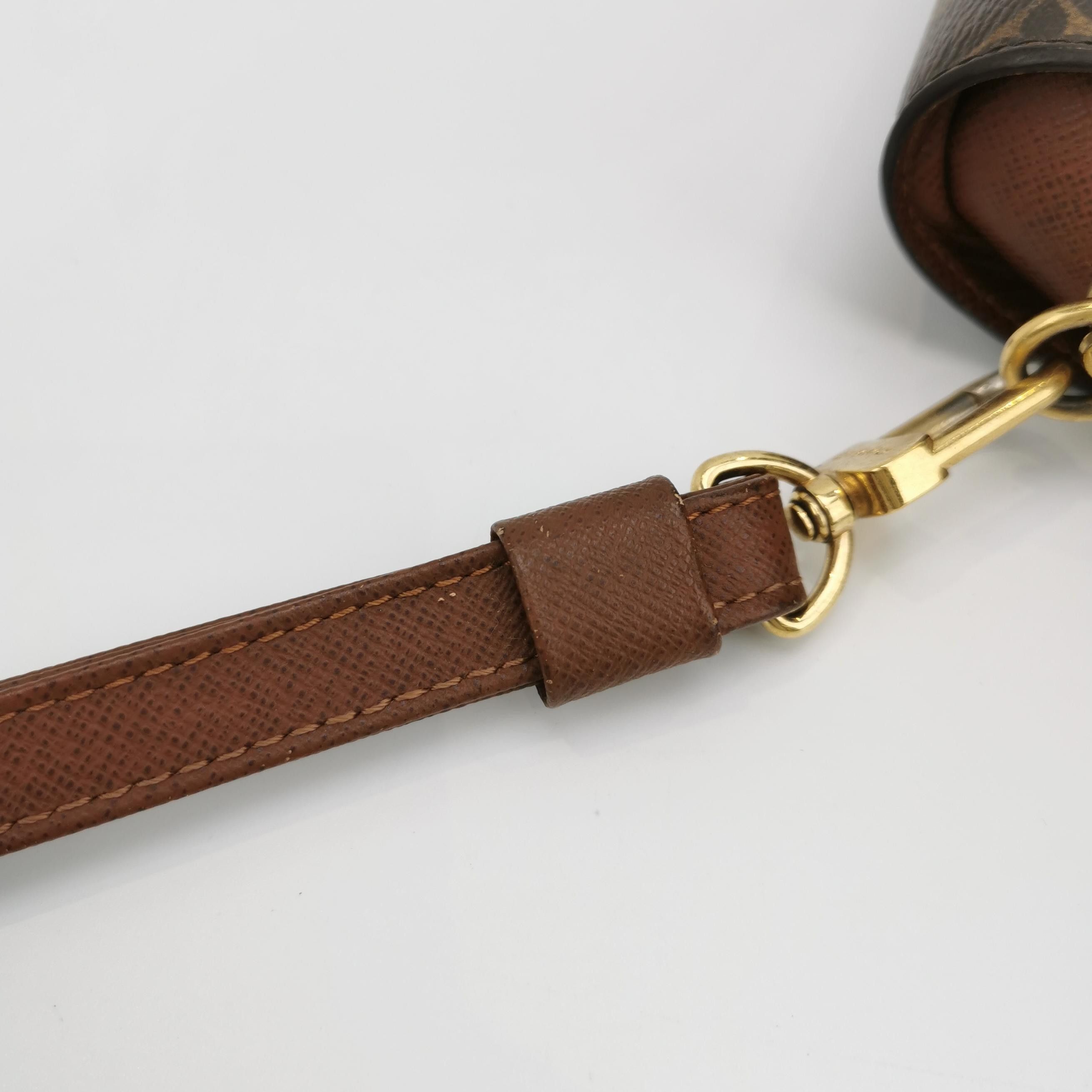 Louis Vuitton Louis Vuitton (LV) Cowhide Monogram Print Zipper Clutch -y2 Size ONE SIZE - 9 Thumbnail