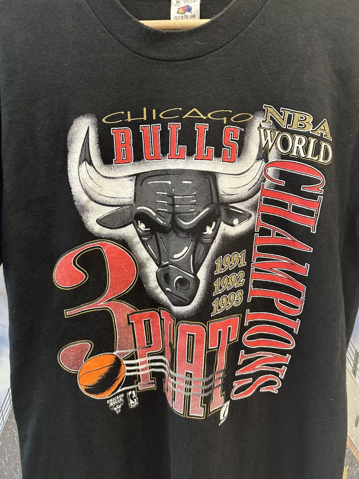 NBA Chicago Bulls 3 Peat NBA World Champion Vintage Tee Size US M / EU 48-50 / 2 - 2 Thumbnail