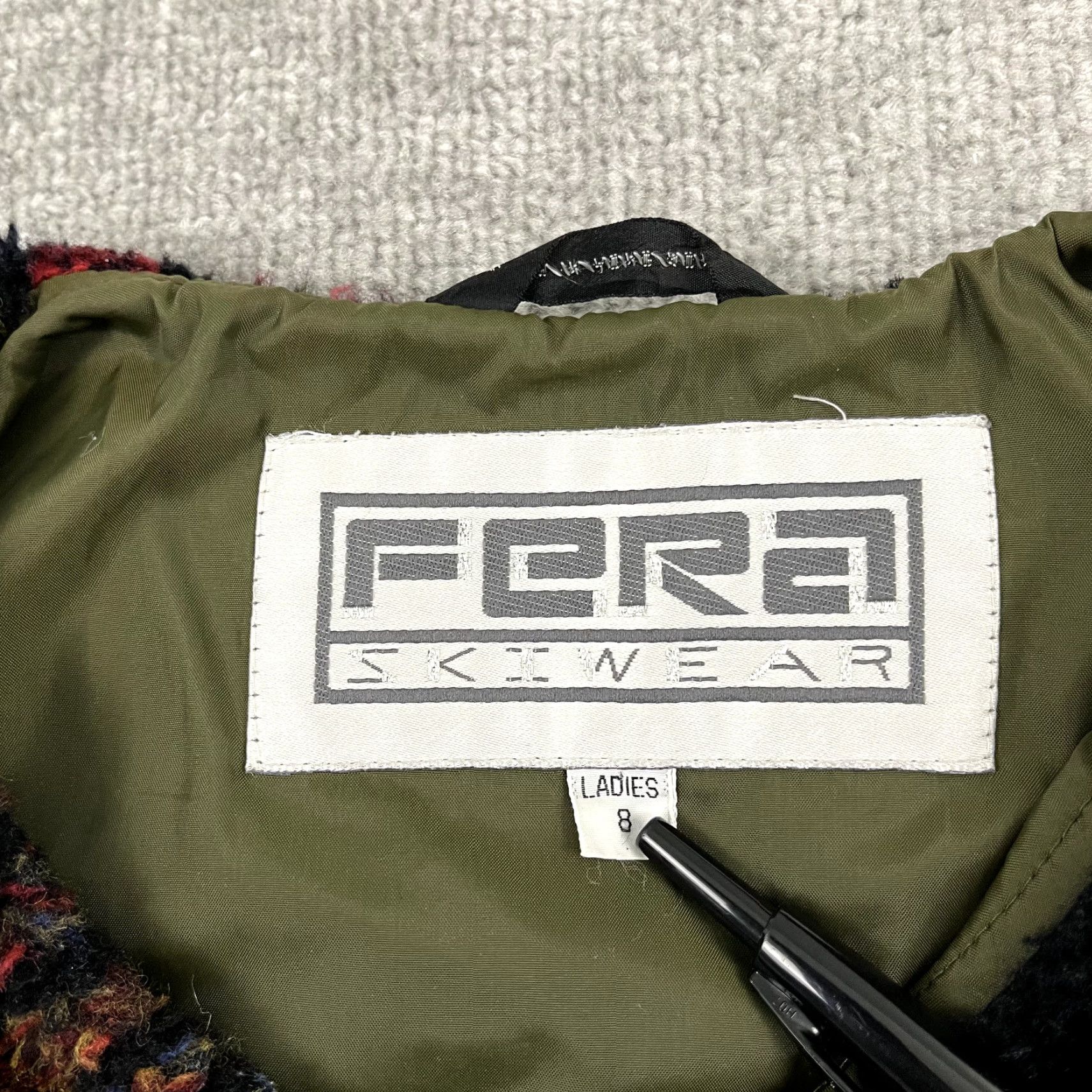 Vintage FERA Skiwear Vest Womens Size 8 S/M Cropped Faux Fur Fuzzy Black Floral Full Zip Vintage Womens Size M / US 6-8 / IT 42-44 - 2 Thumbnail