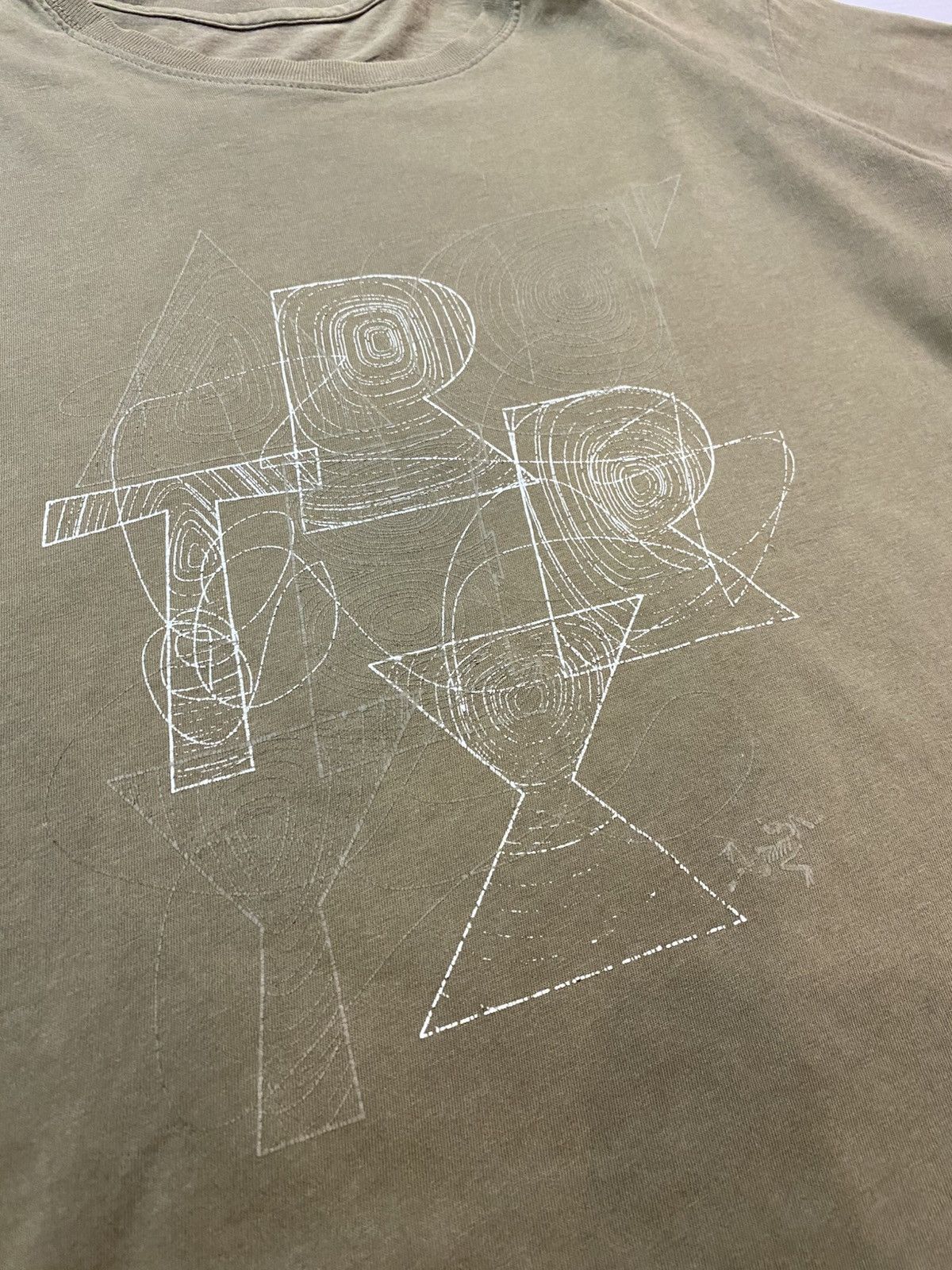 Arc'teryx Vintage Arcteryx Big Logo distressed gorpcore y2k t shirt Size US L / EU 52-54 / 3 - 8 Thumbnail