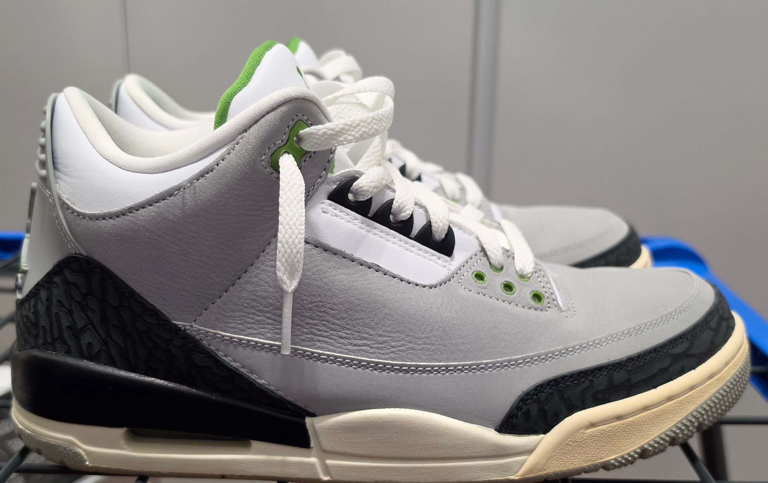 Jordan Brand Jordan 3 Retro Chlorophyll (US 9.5) Size US 9.5 / EU 42-43 - 2 Thumbnail