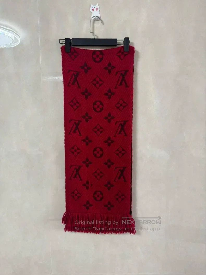 Louis Vuitton Louis Vuitton Fully printed double-sided red scarf Size ONE SIZE - 1 Thumbnail