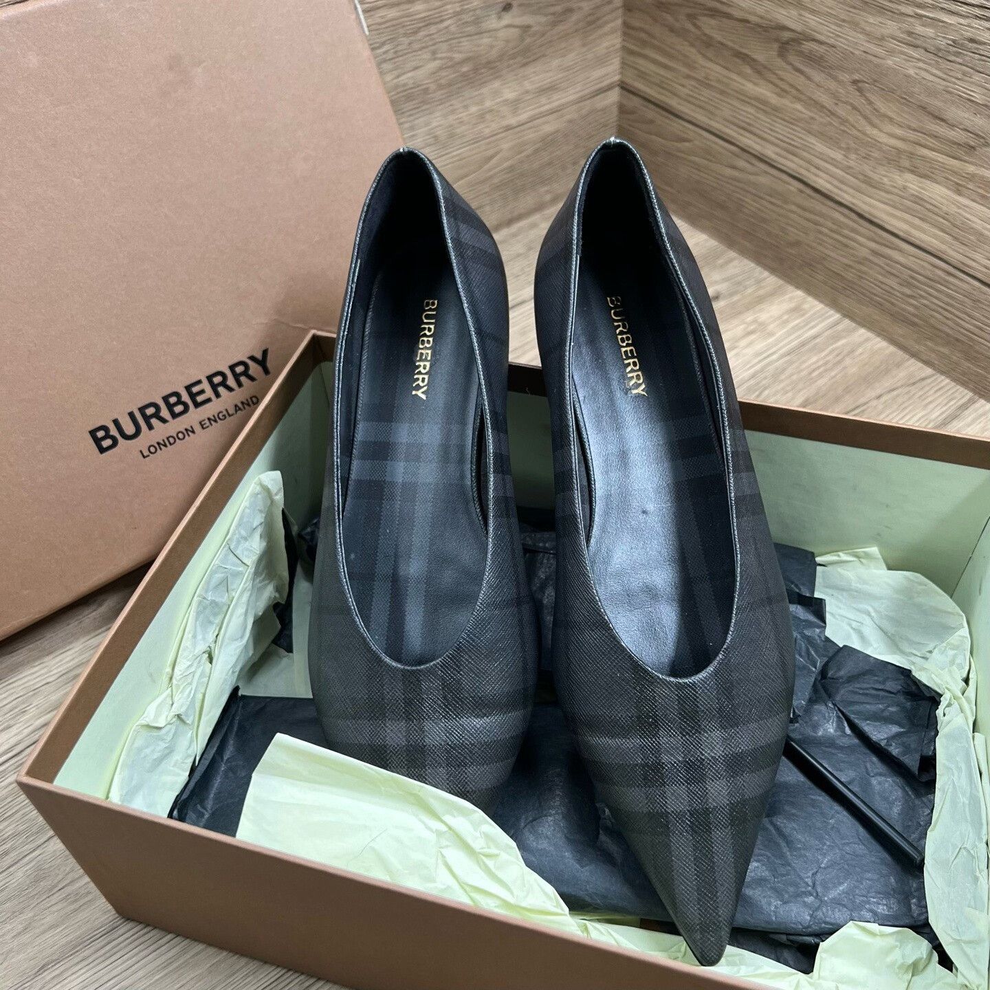 Burberry Burberry Plaid Black Lowtop Sneakers us_8-5 Women Size US 8.5 / IT 38.5 - 1 Thumbnail