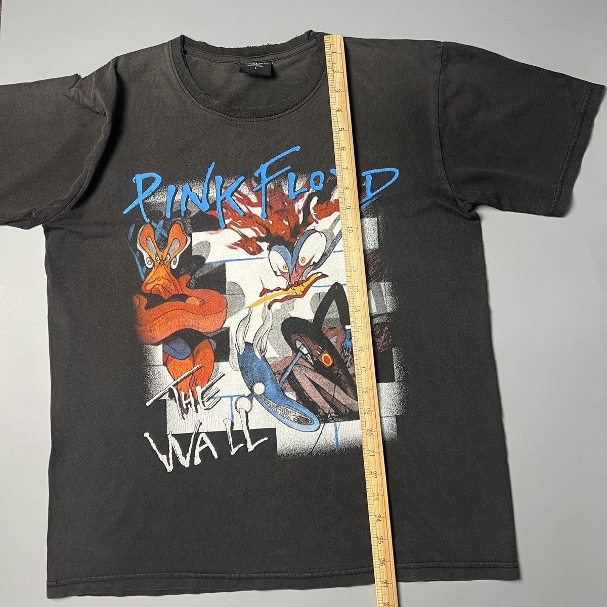 Vintage Pink Floyd The Wall Sun Faded Distressed Band Tee