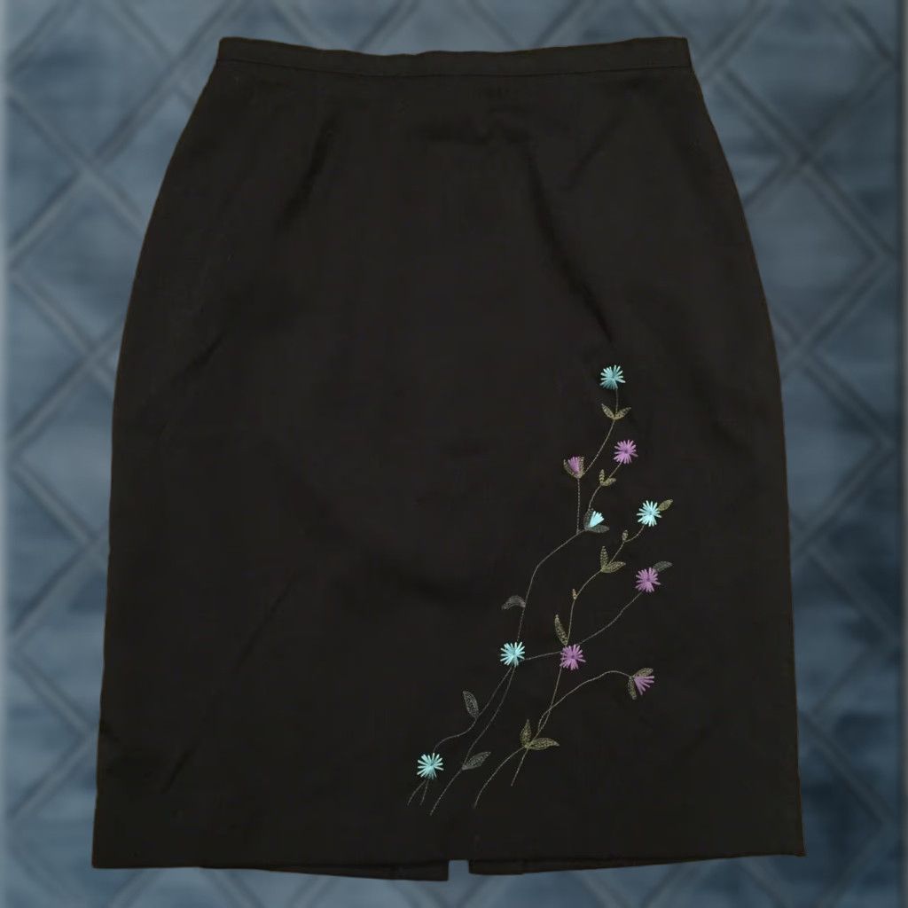 Worthington Worthington Skirt Women's Knee Length Black Embroidered Lined Slit Size 10 Regular Pencil - Dry Clean Only Size 32" / US 10 / IT 46 - 1 Thumbnail