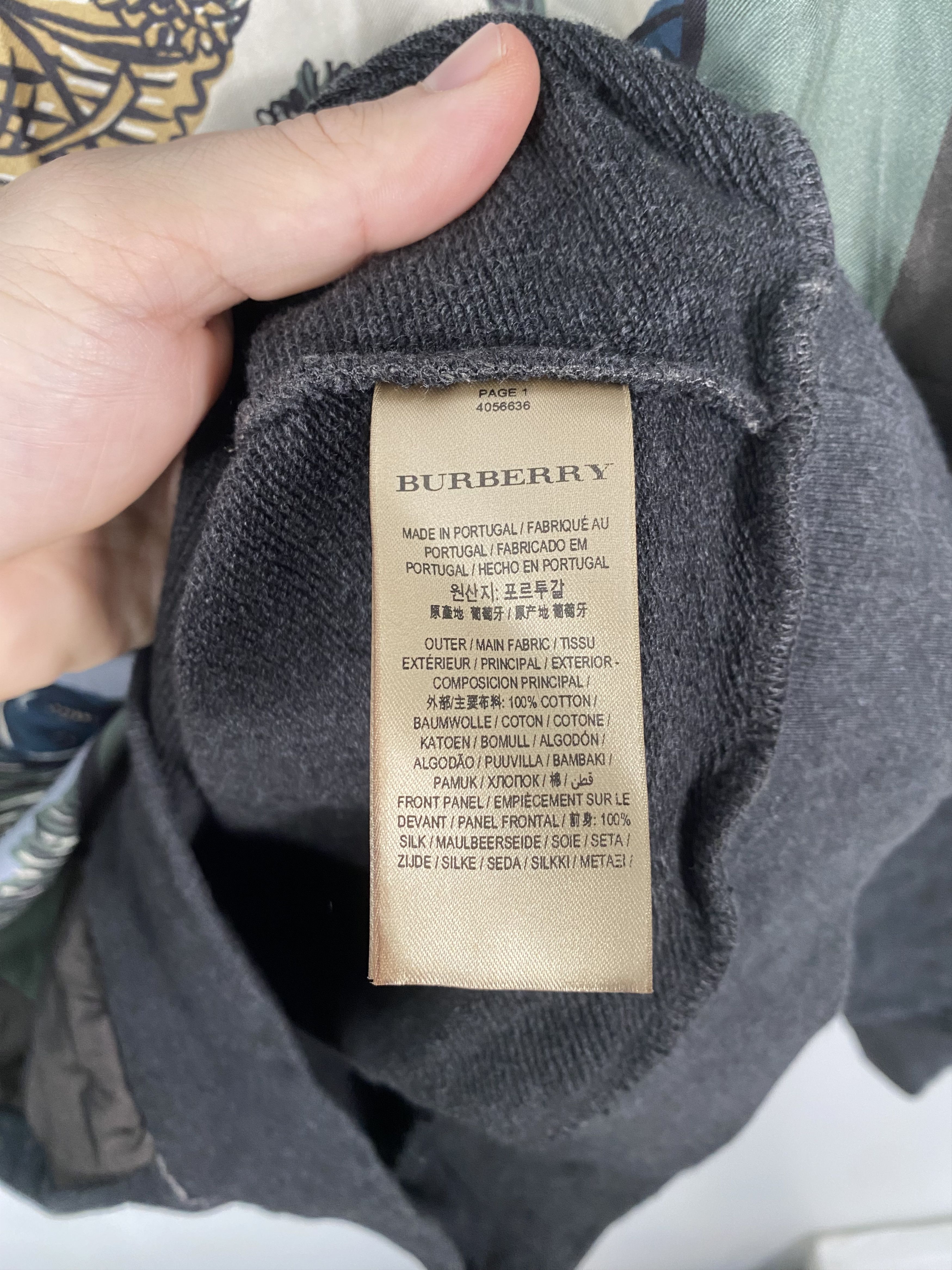 Burberry Burberry Black Printed Silk Fish Ornament Sweatshirt Size S Size US S / EU 44-46 / 1 - 4 Thumbnail