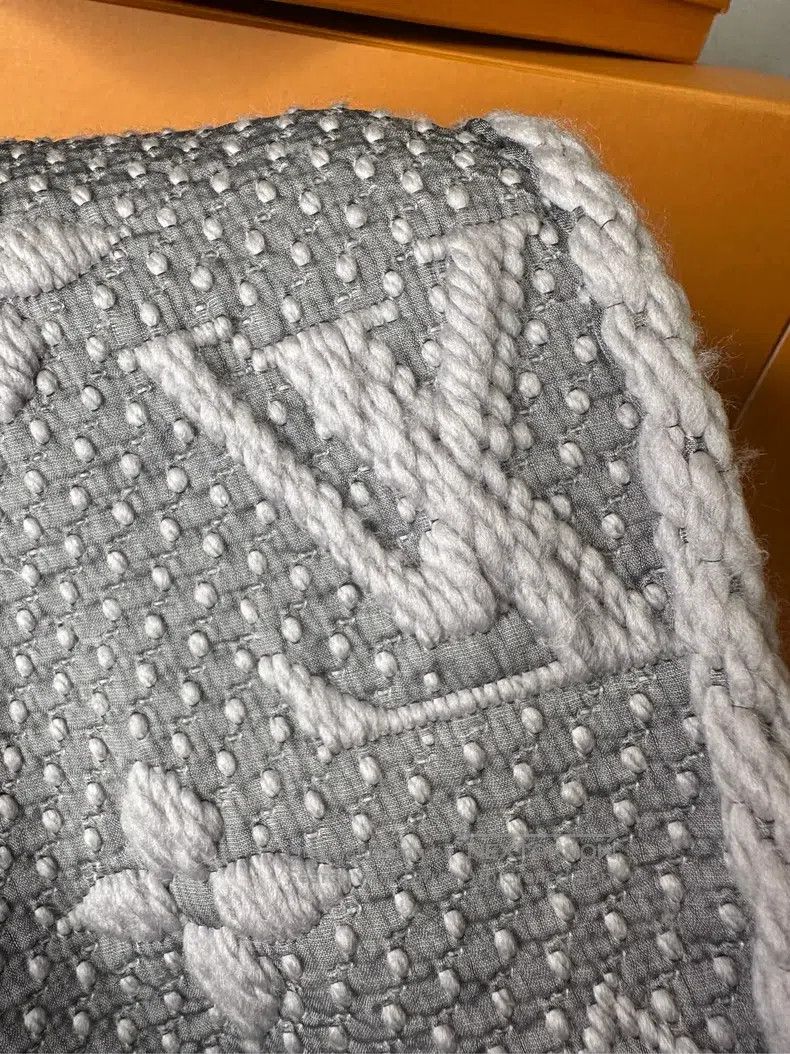 Louis Vuitton Louis Vuitton Pearl reversible scarf Size ONE SIZE - 6 Thumbnail
