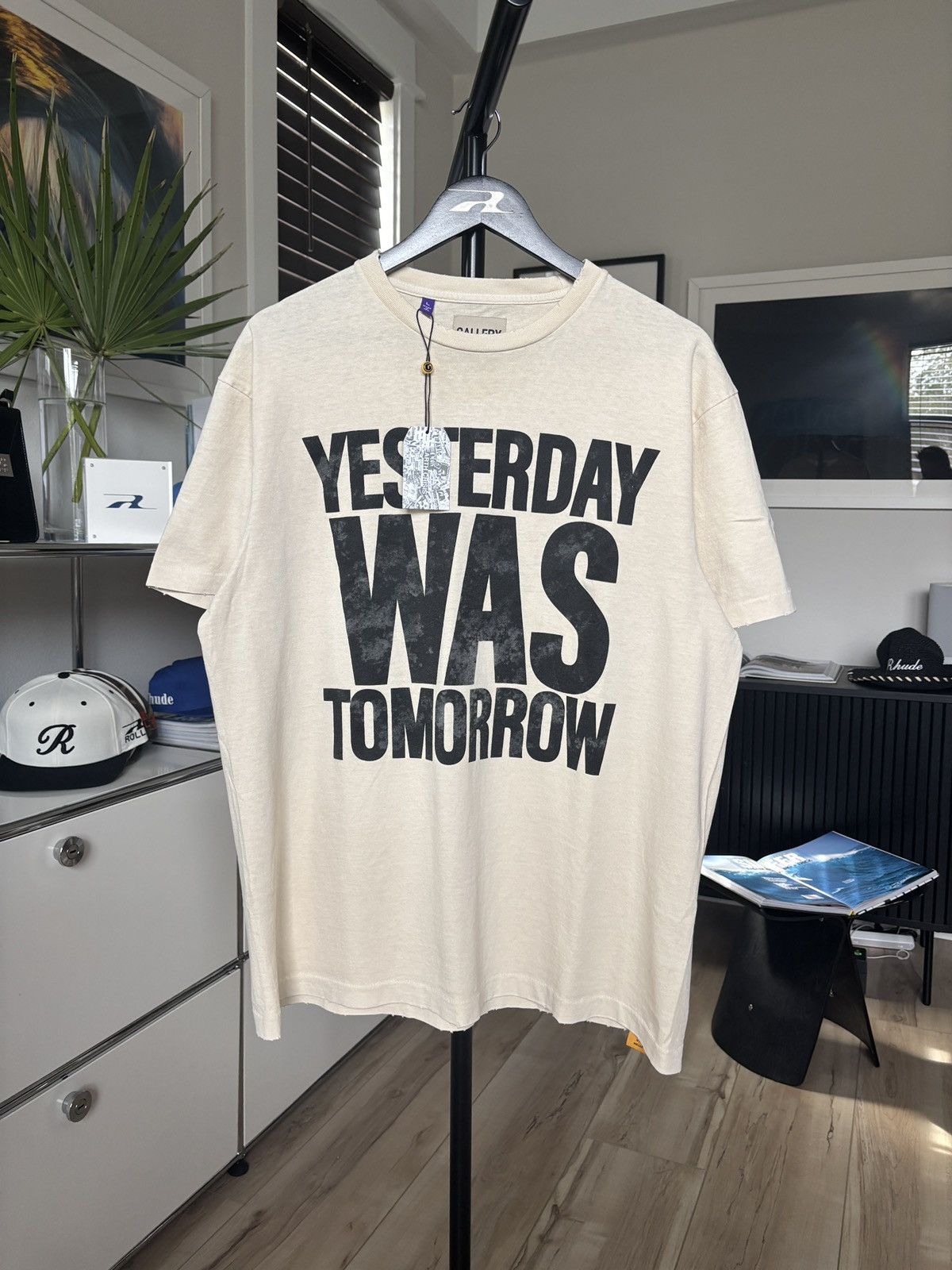 Gallery Dept. NEW | GALLERY DEPT | YESTERDAY TOMORROW LOGO TEE Size US L / EU 52-54 / 3 - 1 Thumbnail