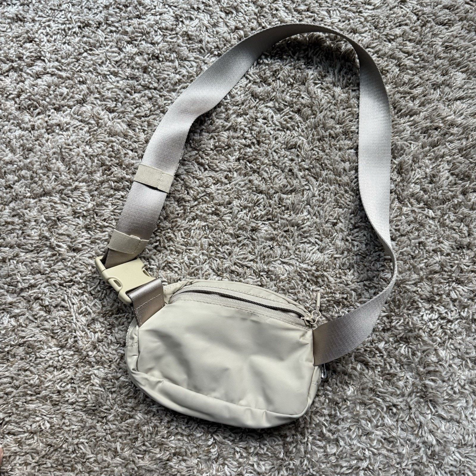 Lululemon LuluLemon Everywhere Belt Bag 1L Beige Tan Shoulder Strap Size ONE SIZE - 4 Thumbnail