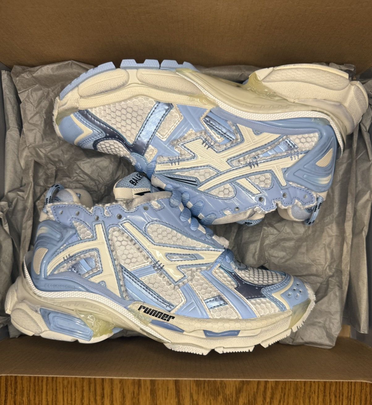 スニーカー BALENCIAGA  Balenciaga Sneakers Women Fabric White/Cyan Balenciaga Women's Runner Graffiti Sneakers | Saks Fifth Avenue