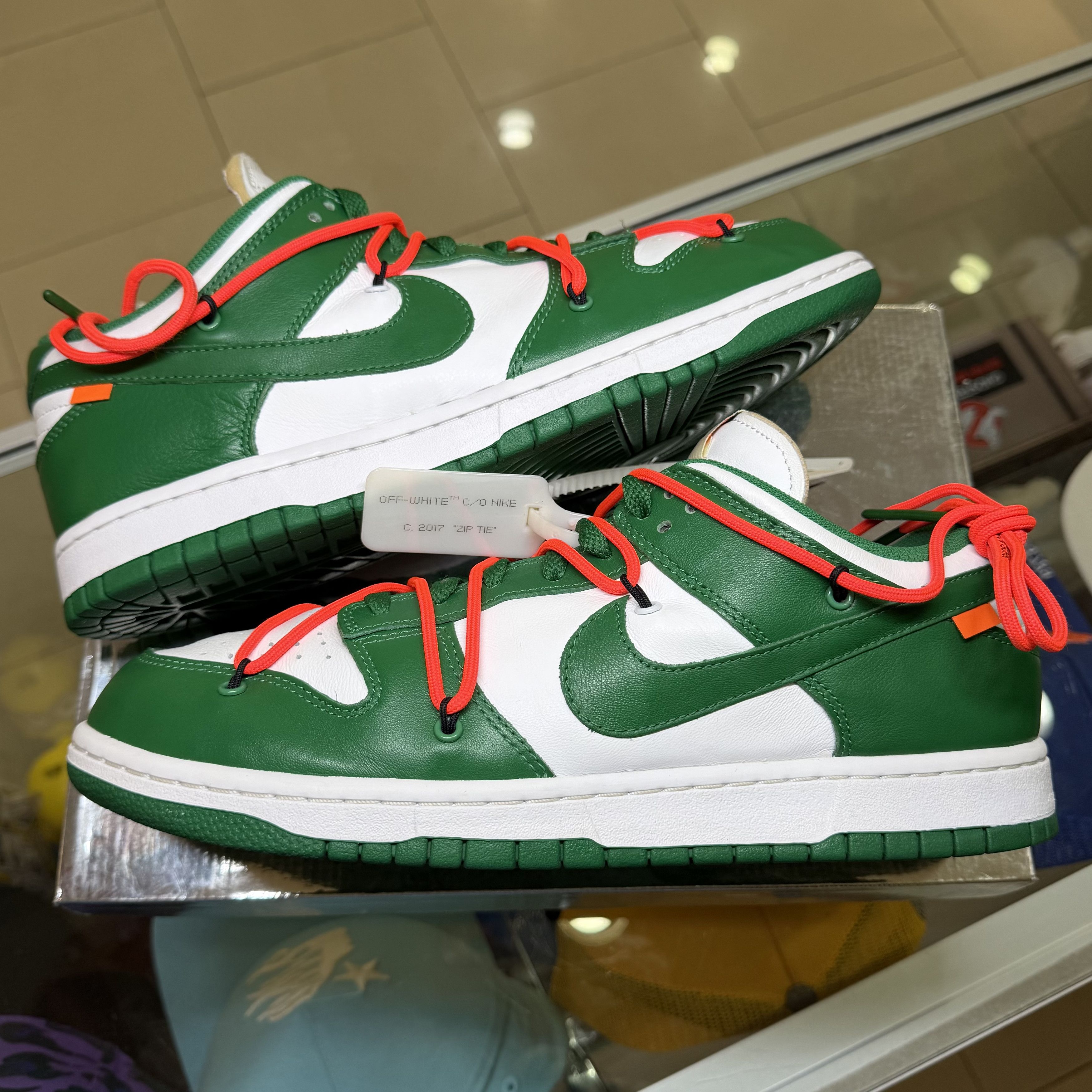 Nike × Off-White Nike Dunk Low Off-White Pine Green Size 11 Size US 11 / EU 44 - 2 Thumbnail