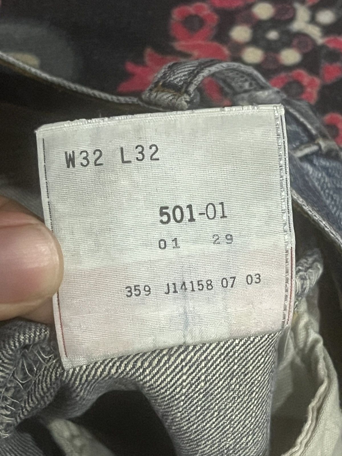 Levi's Vintage Y2K Levi’s 501 Blue Faded Distressed Classic Jeans Size US 32 / EU 48 - 19 Thumbnail