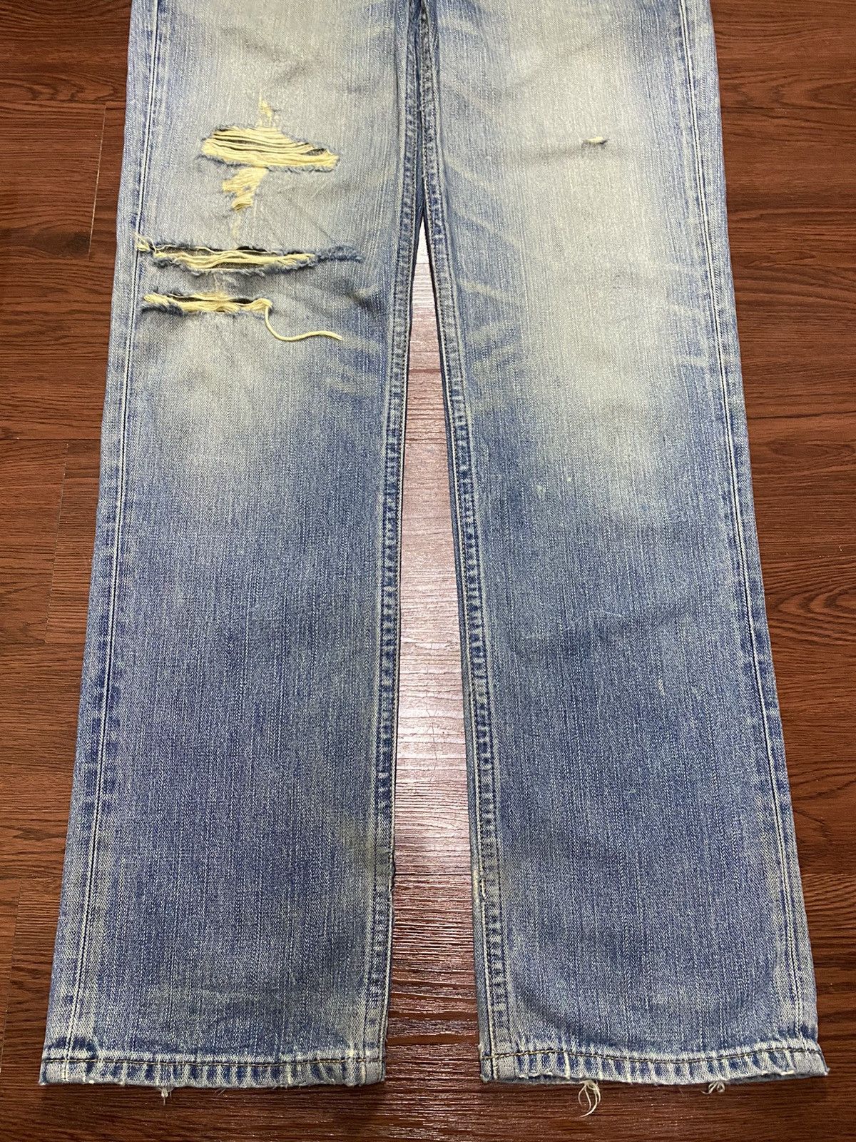 Japanese Brand Vintage Wrangler Faded Wash Distressed Loose Jeans Size US 33 - 5 Thumbnail