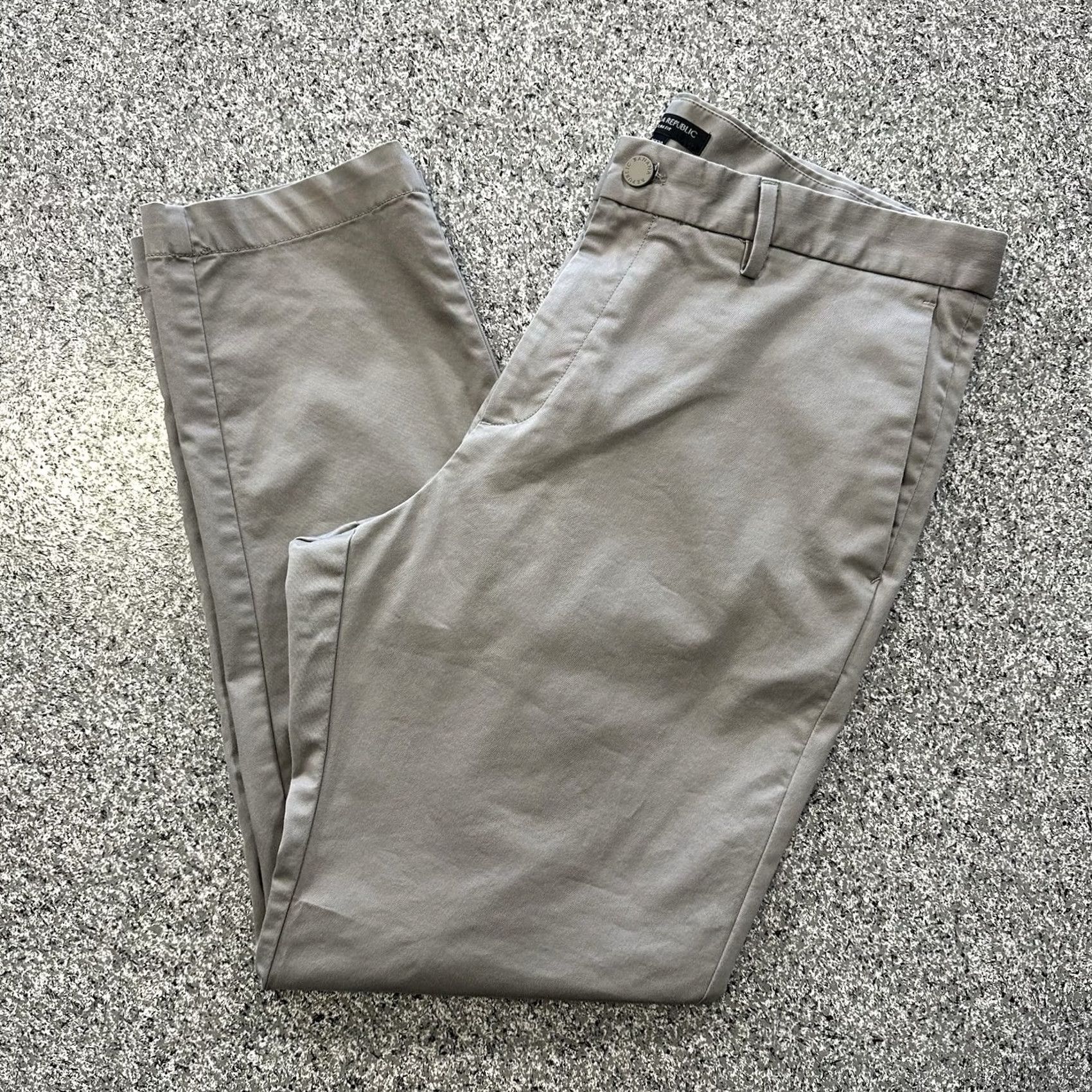 Banana Republic Banana Republic Pants Mens 36x30 Slim Fit Chino Taupe 36 Waist Regular Inseam 30 Taupe Size US 36 / EU 52 - 2 Thumbnail