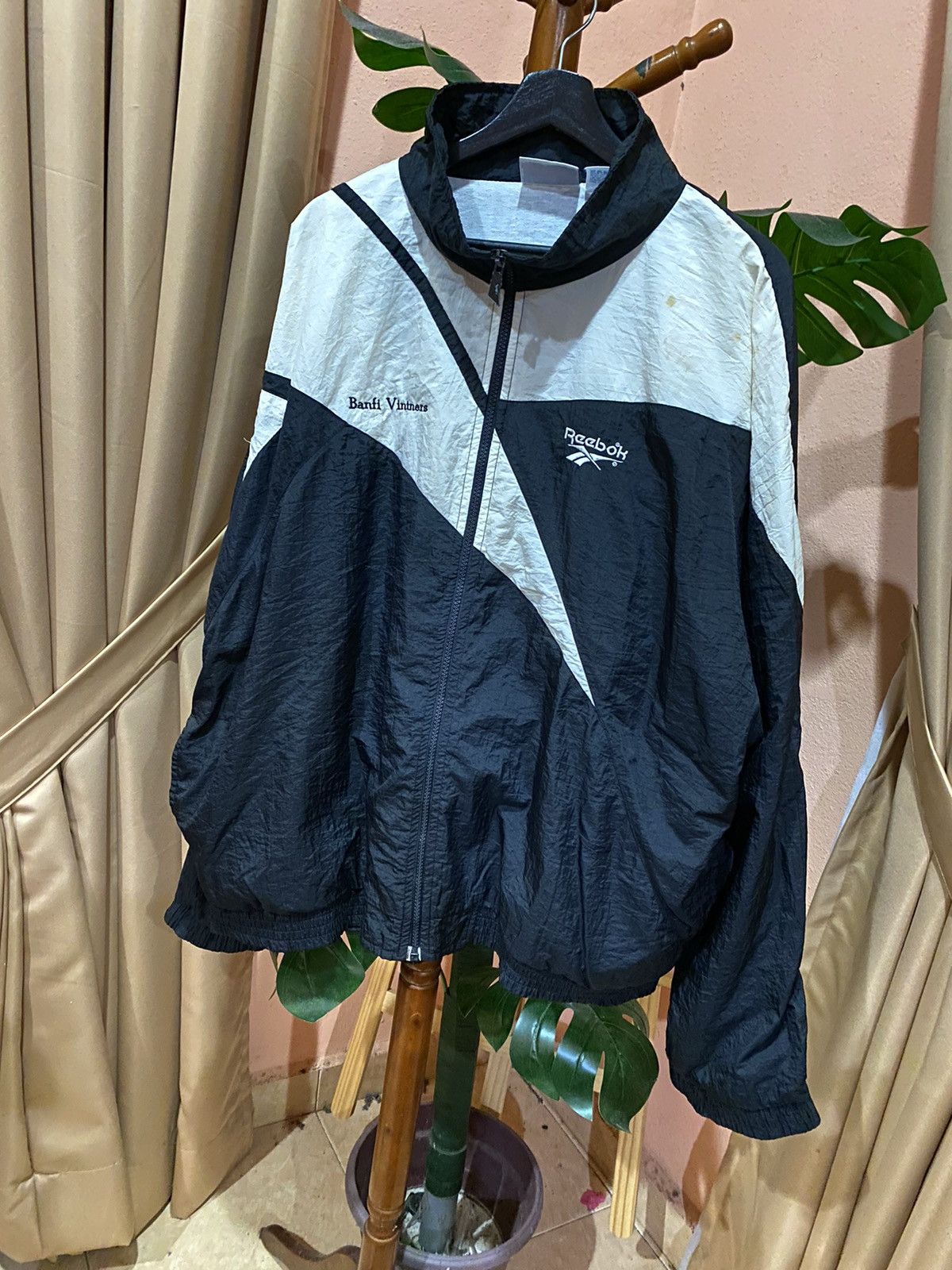 Reebok Vintage Reebok Windbreaker Banfi Vintners Collaboration Size US XL / EU 56 / 4 - 4 Thumbnail