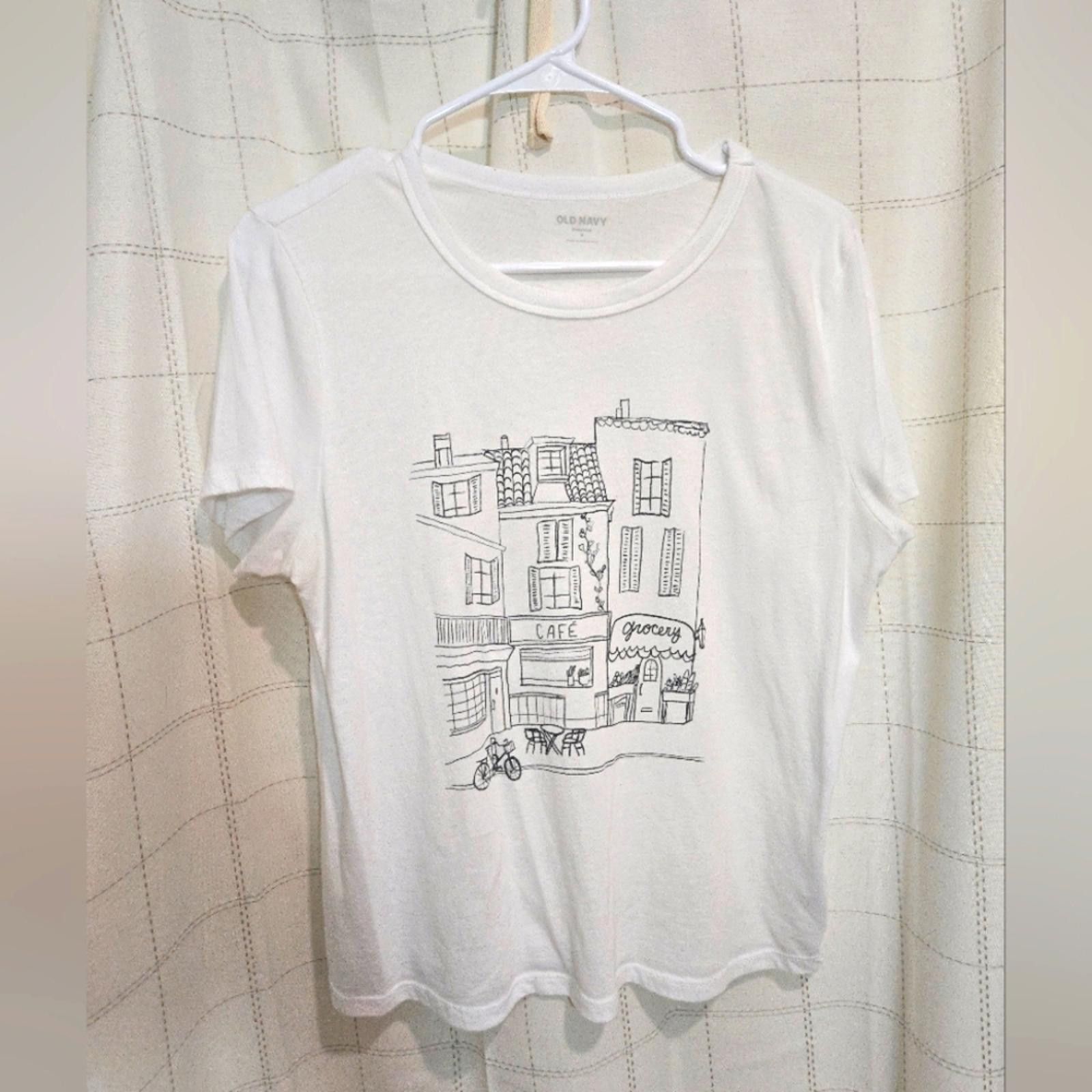 Old Navy Old Navy Tee Size M / US 6-8 / IT 42-44 - 1 Thumbnail