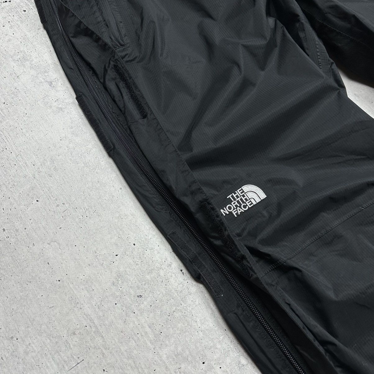 The North Face Vintage The North Face Hyvent Nylon Pants size XL Size US 36 / EU 52 - 11 Thumbnail