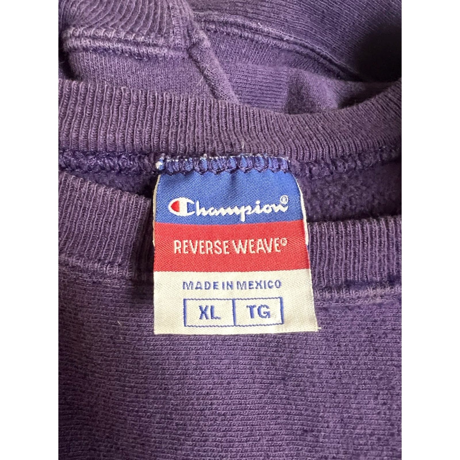 Champion VINTAGE Champion Reverse Weave Sweatshirt XL Purple College Pullover Crewneck Unisex Adults Regular Cotton Blend Long Sleeve Mens Womens Boys Girls Size US XL / EU 56 / 4 - 4 Thumbnail