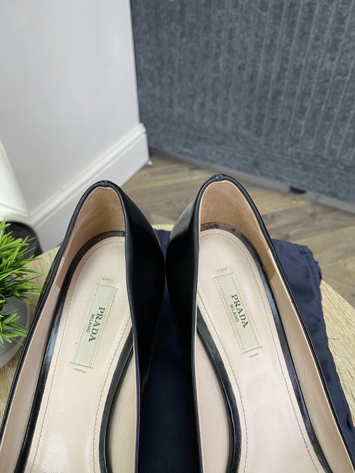 Prada VINTAGE PRADA BLACK LEATHER PLEXIGLASS WEDGE HEELS Size US 9 / IT 39 - 5 Thumbnail