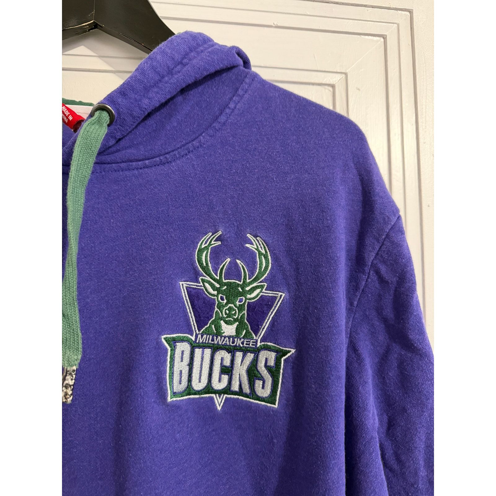 Mitchell & Ness Milwaukee Bucks Mitchell & Ness Hoodie Men's Size XL Size US XL / EU 56 / 4 - 2 Thumbnail