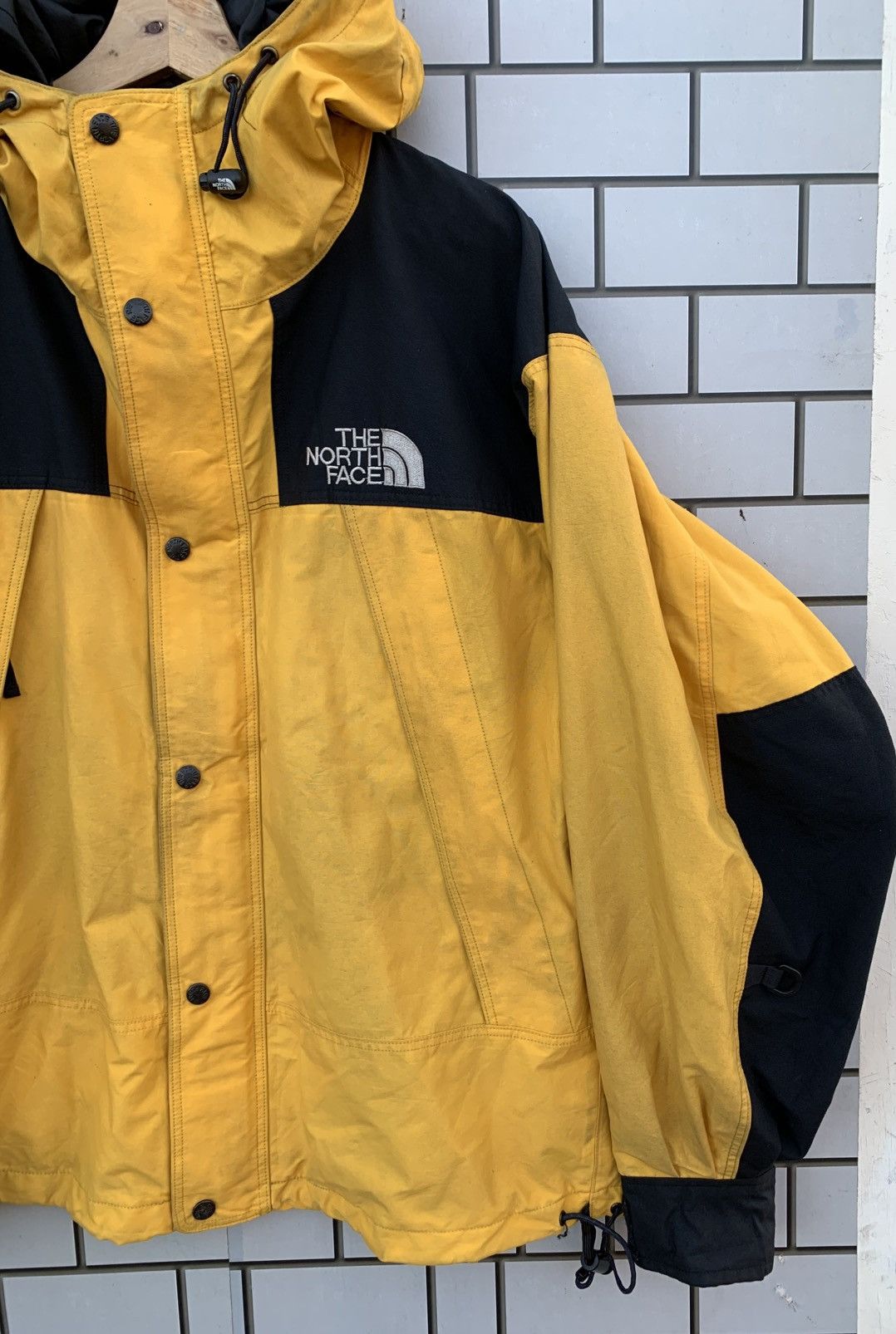 The North Face Vintage The North Face Gore-Tex Hoodie Jacket Size US L / EU 52-54 / 3 - 8 Thumbnail
