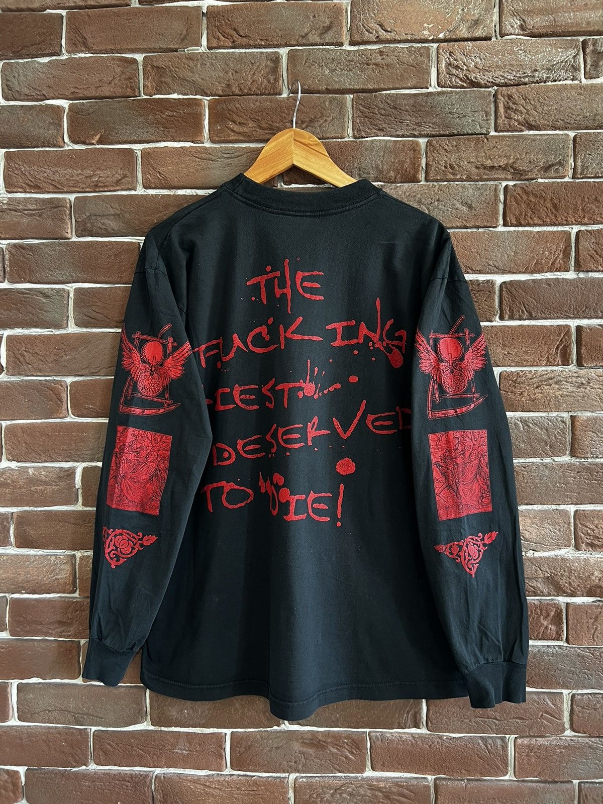 Band Tees Vintage 90s Cradle of Filth Cruelty Priest Metal Band Tshirt Size US XL / EU 56 / 4 - 2 Thumbnail