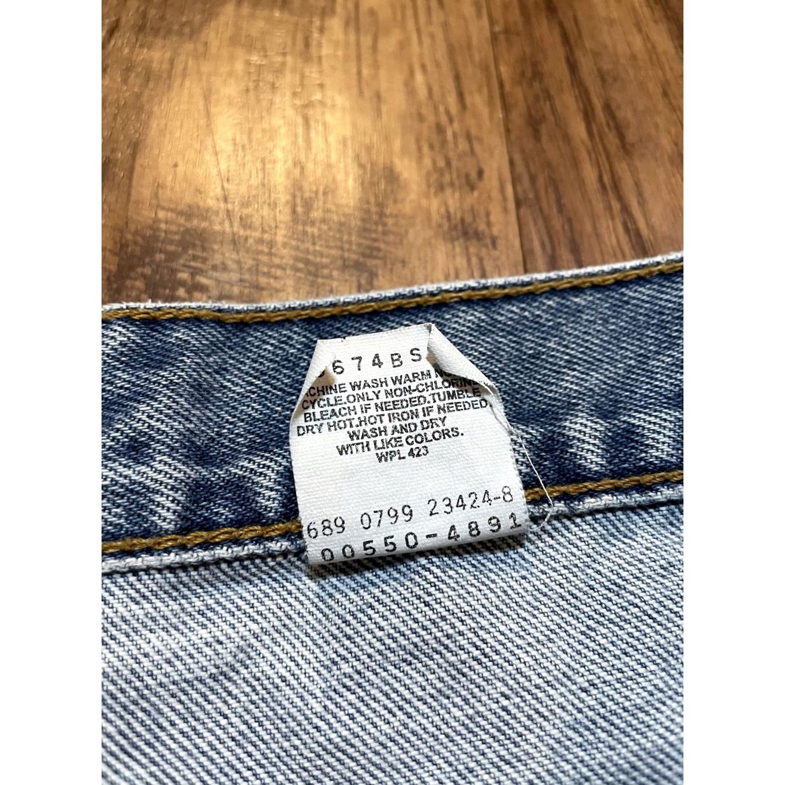 Levi's VINTAGE Levi's 550 Relaxed Fit Jeans Regular 34x31 Light Wash 90s USA Mens Jeans Size US 34 / EU 50 - 8 Thumbnail